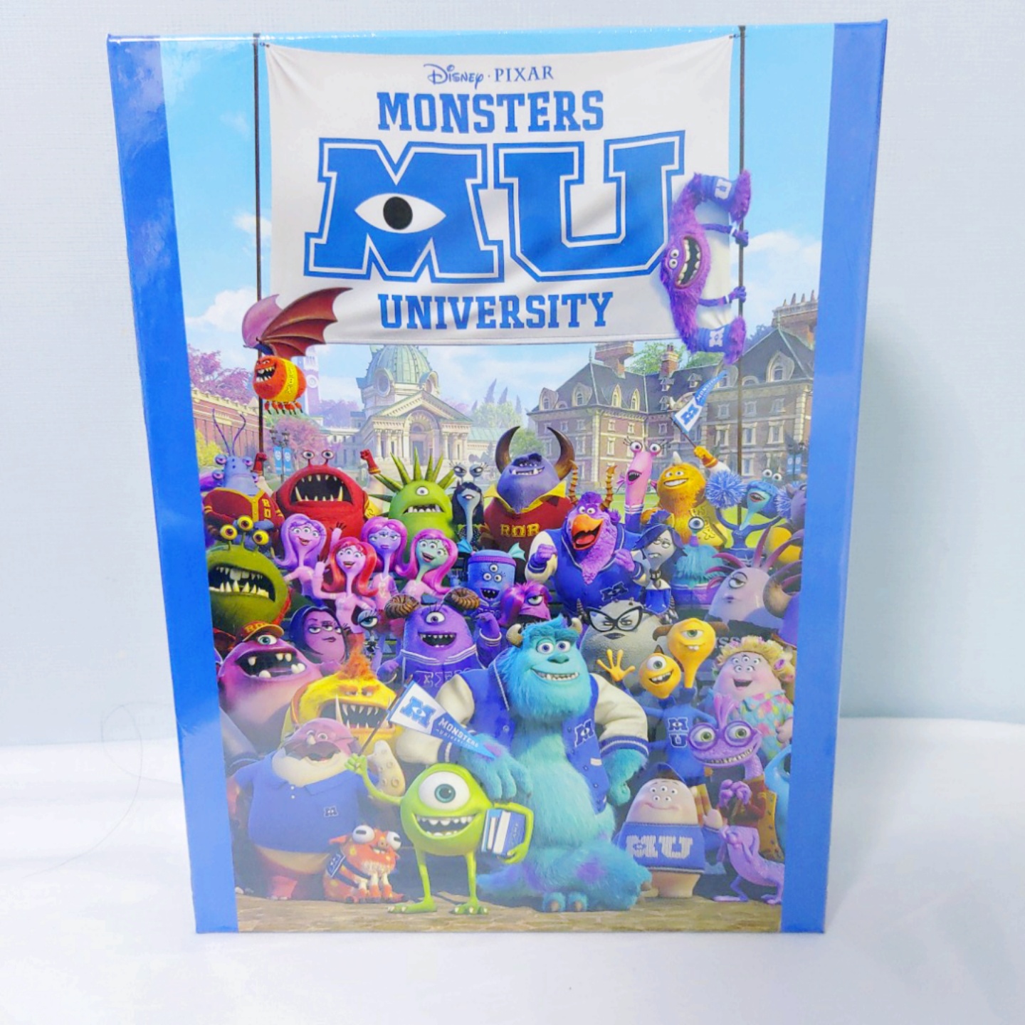 MONSTERS 
UNIVERSITY><