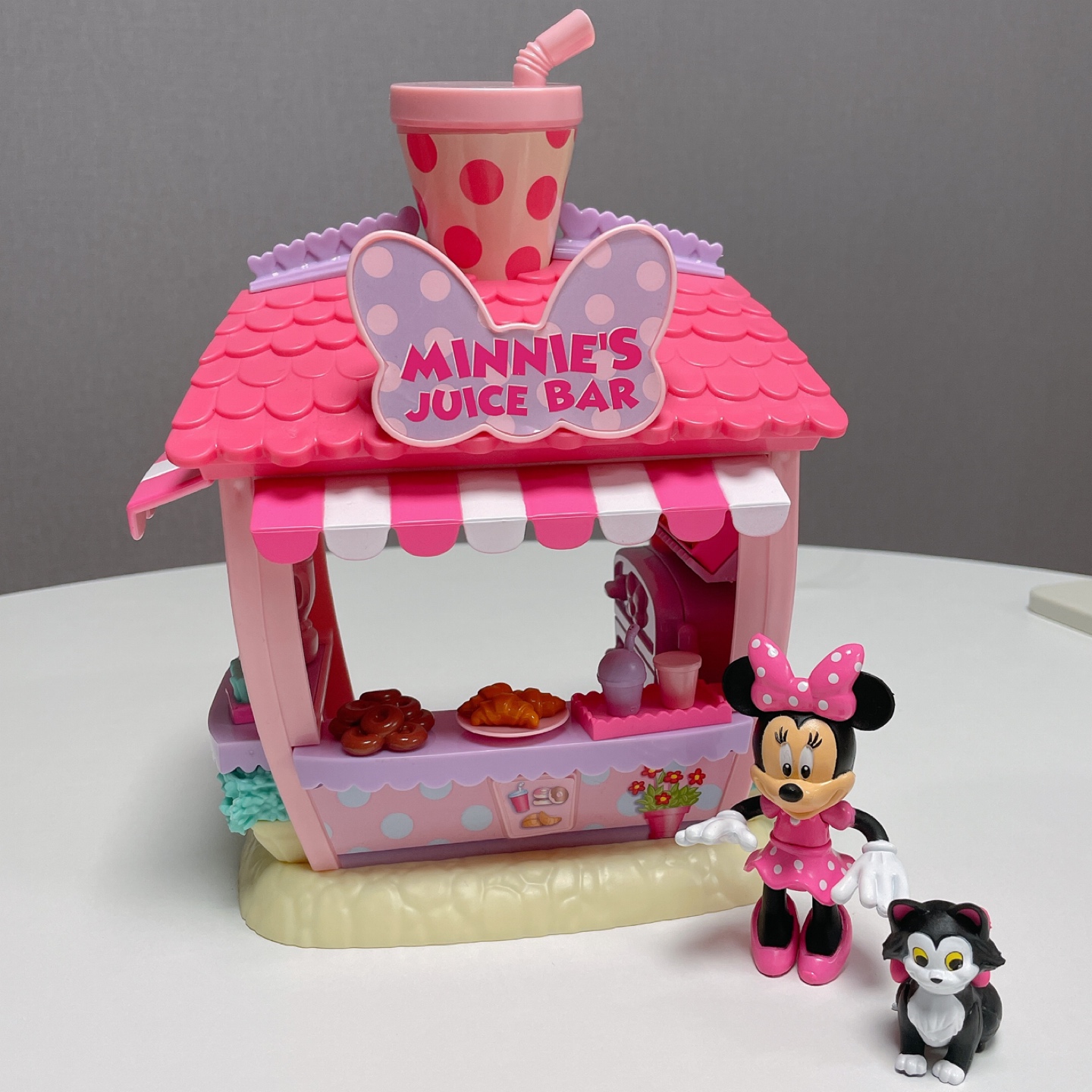 Minnie’s juice bar