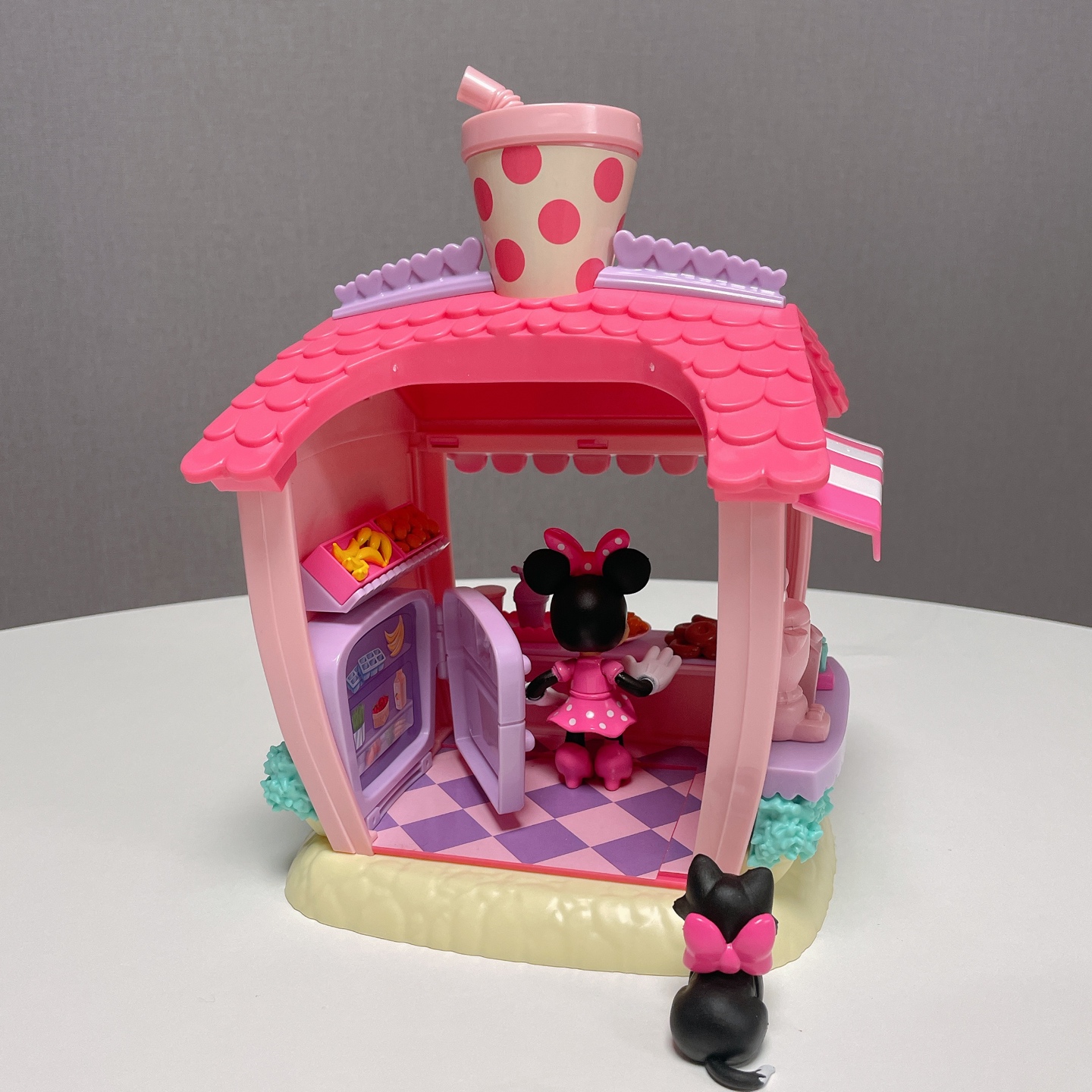 Minnie’s juice bar