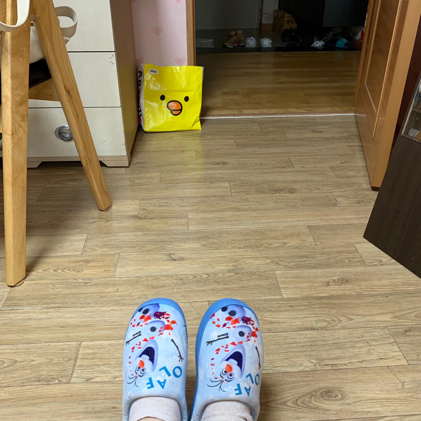 다이소 올라프 거실화 퀄리티 최고