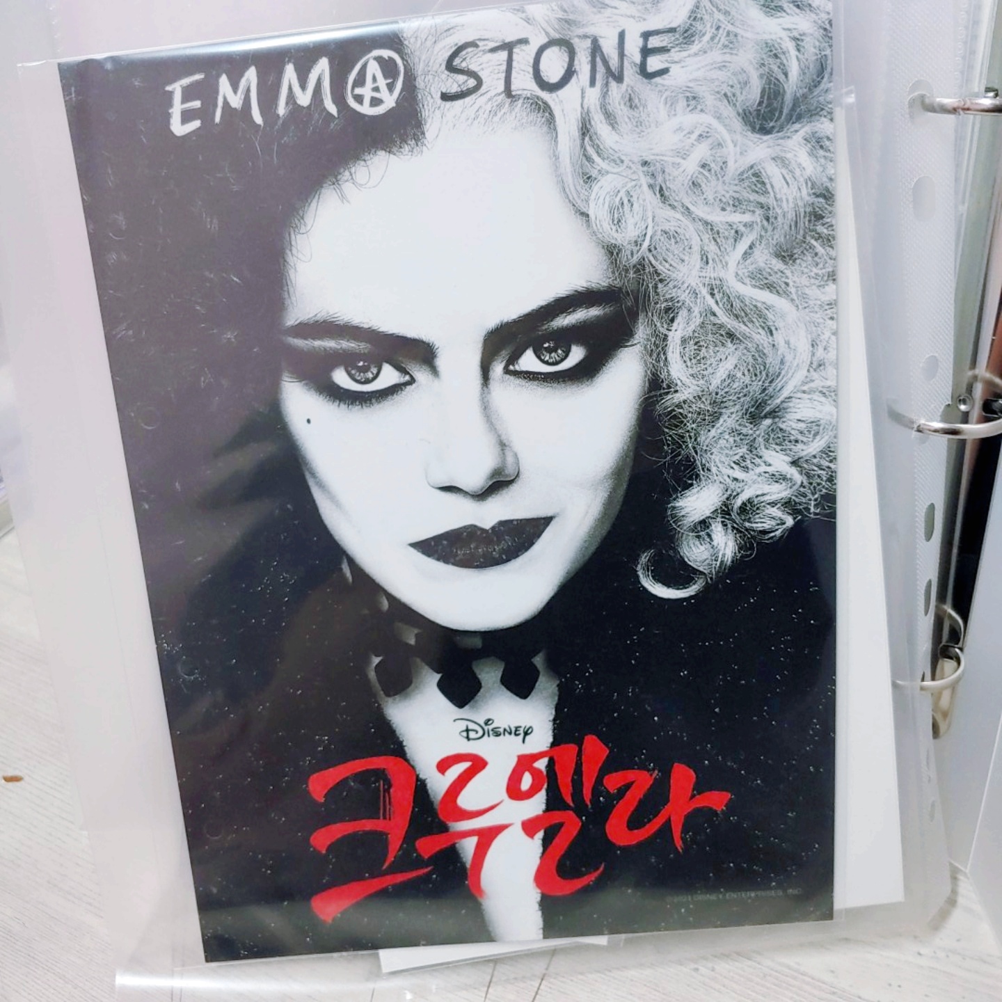 크루엘라 포스터북