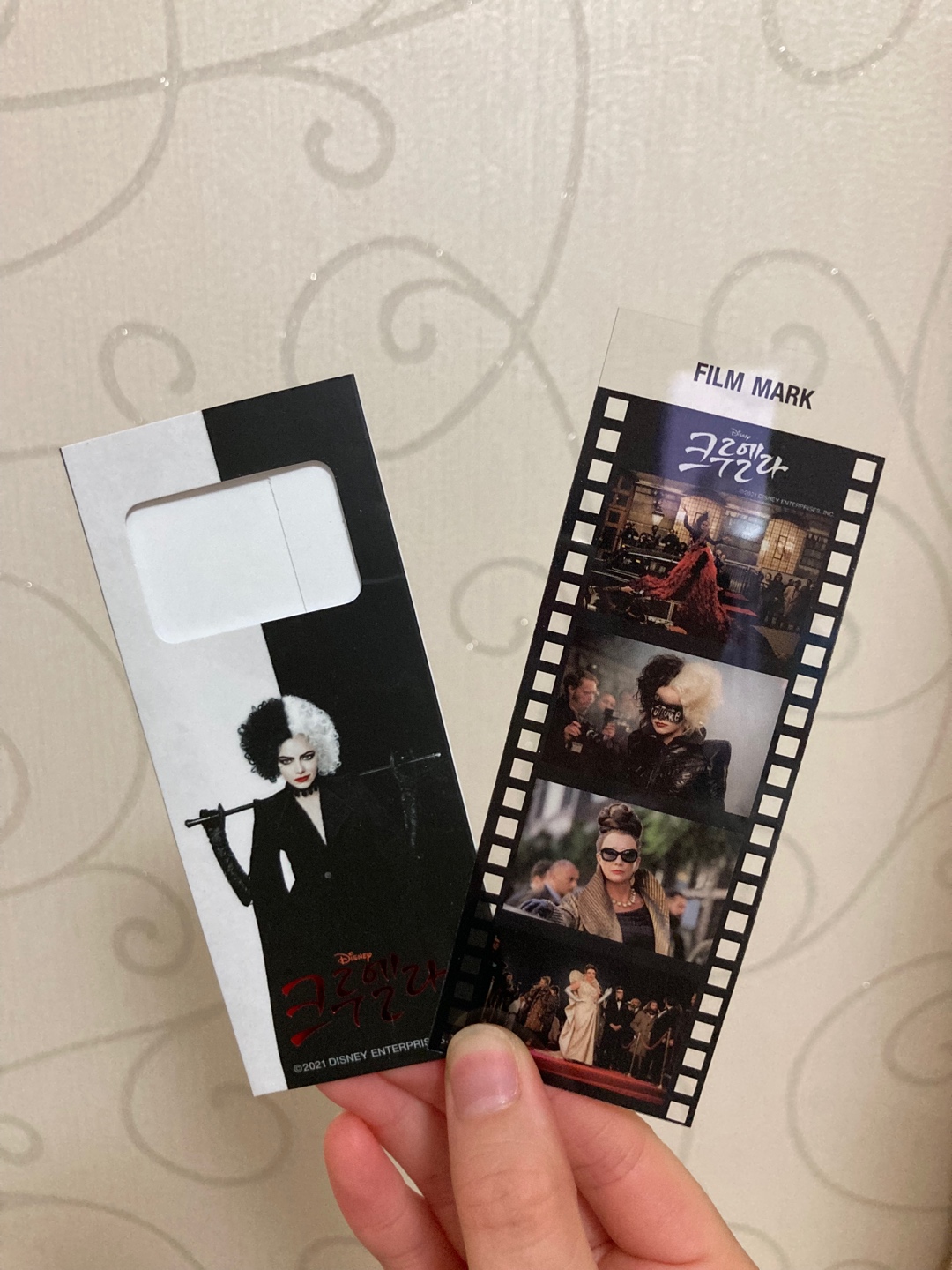 🤍 CGV 크루엘라 필름마크🖤