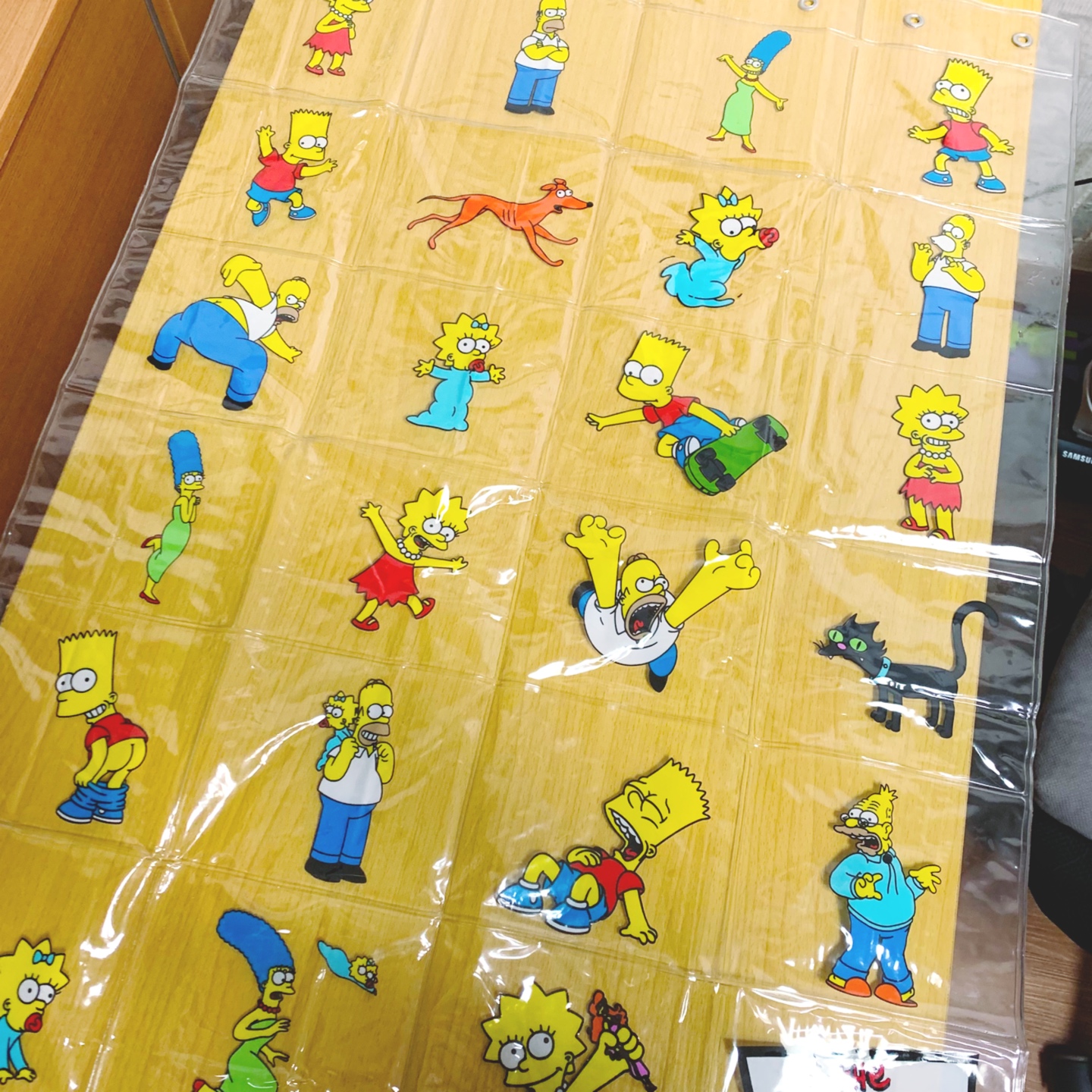 심슨  CD케이스 벽거리