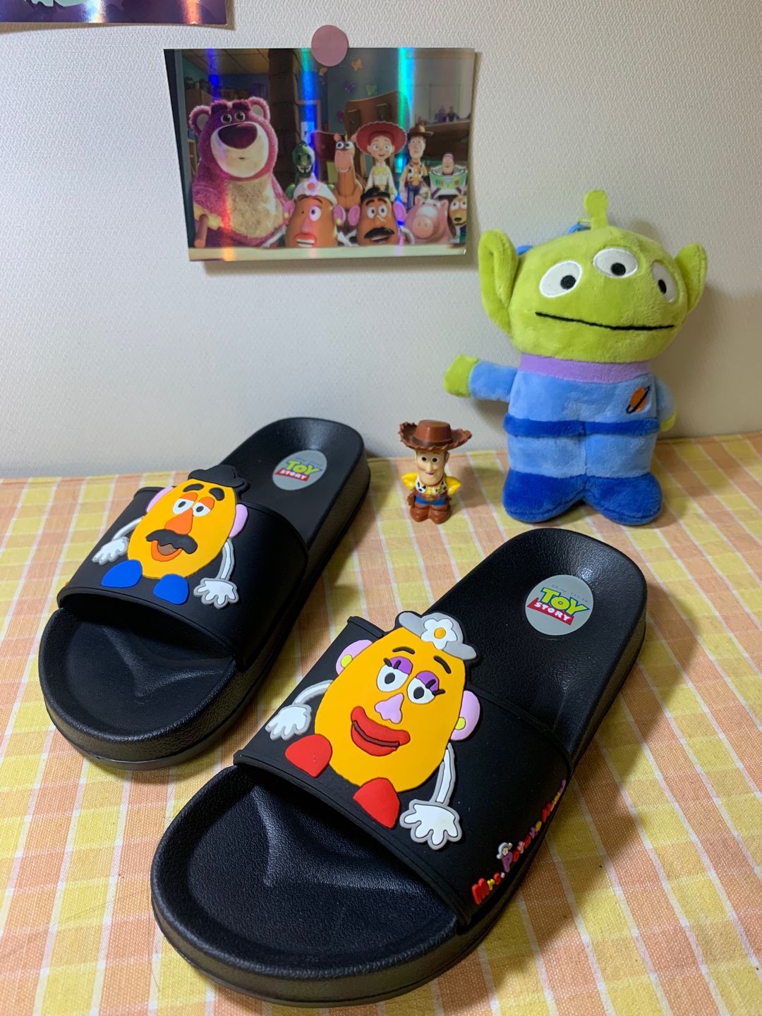 알린에겐 너무 작은.. 우디에겐 너무 큰..