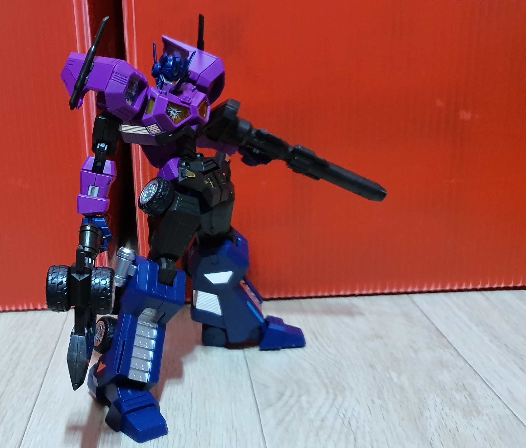Optimus Prime Ver. Shattered Glass