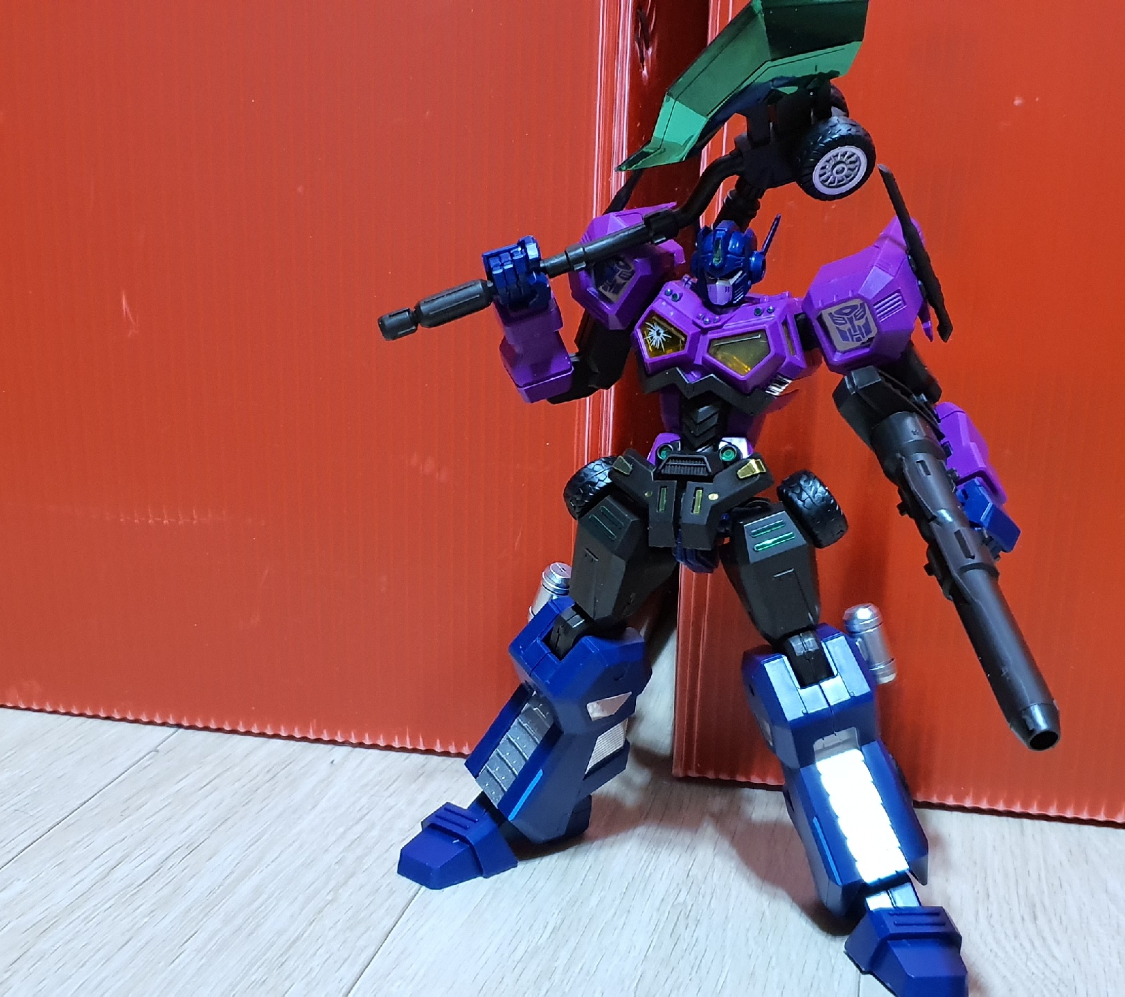 Optimus Prime Ver. Shattered Glass