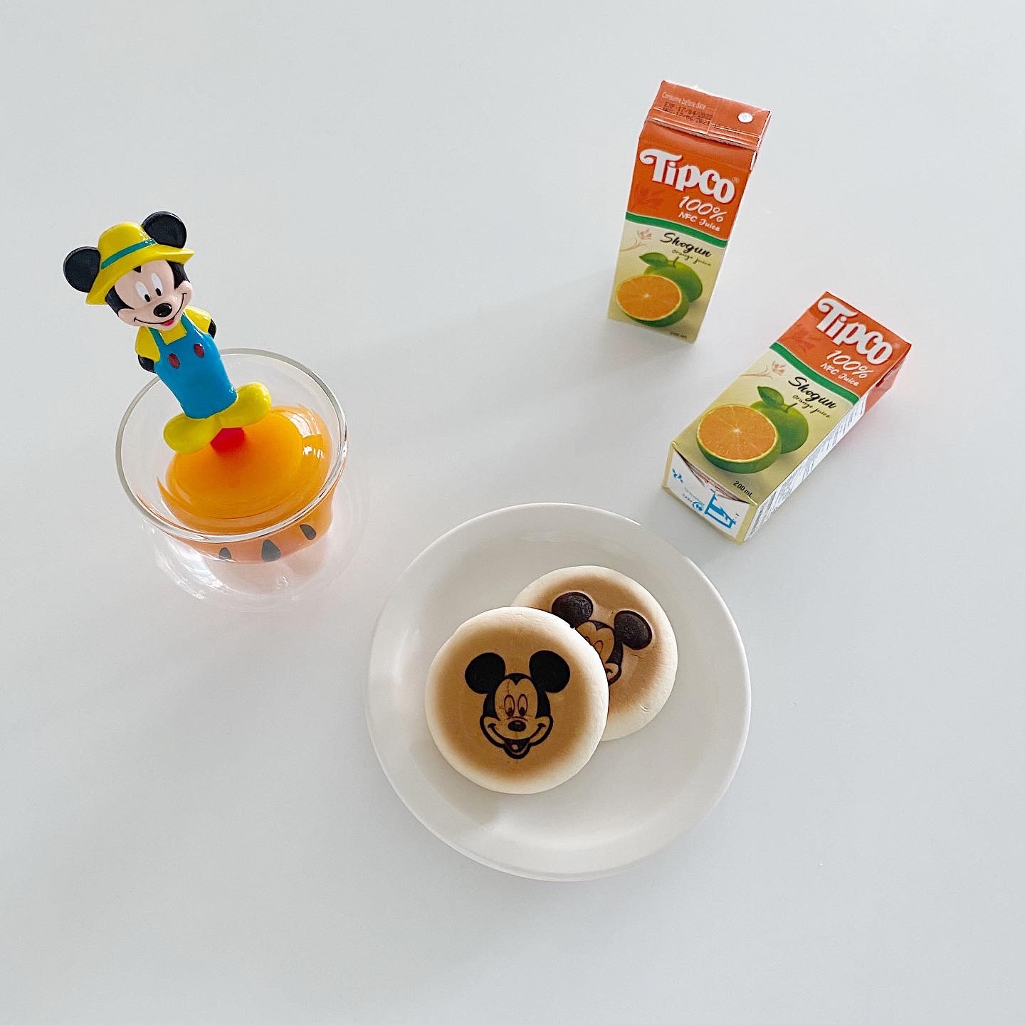 미키빵 + 오렌지주스 환상 조합 🍊