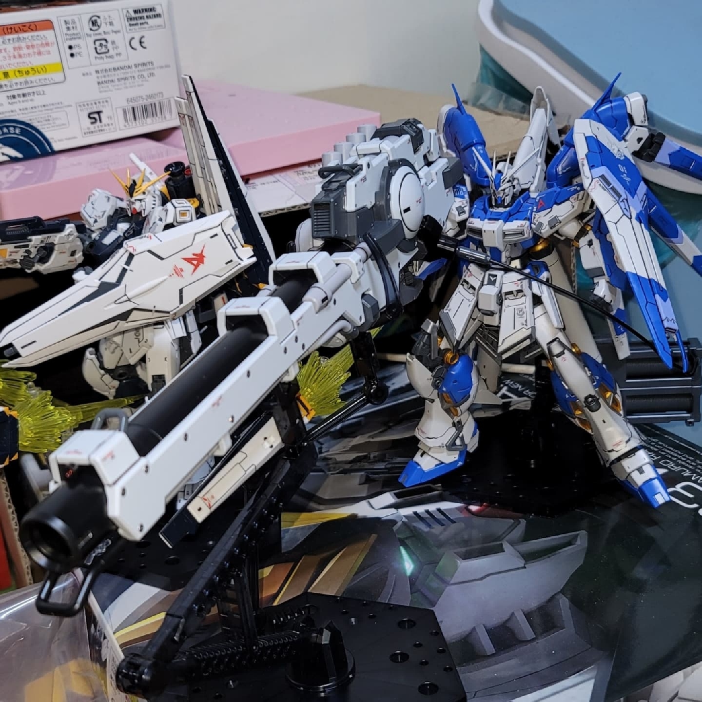 RG 하이뉴건담 & 하이퍼메가바주카런쳐