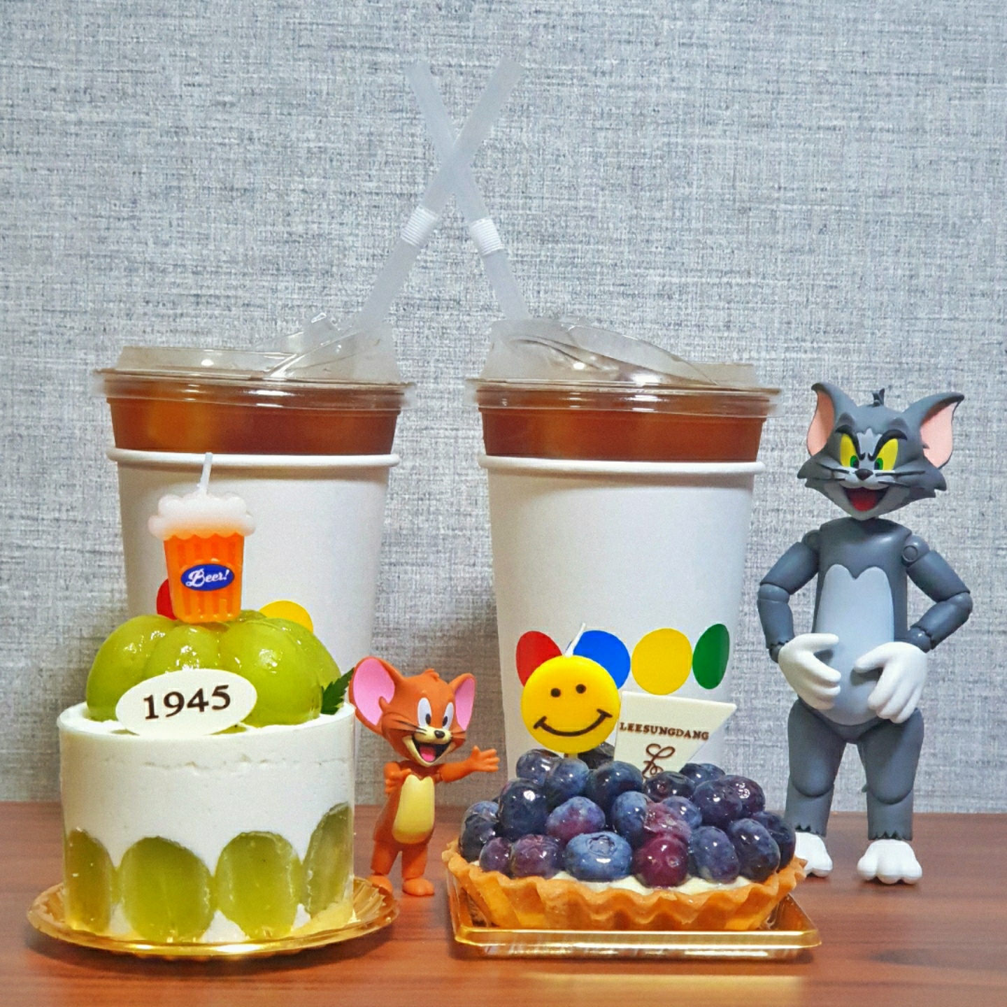 TOM & JERRY