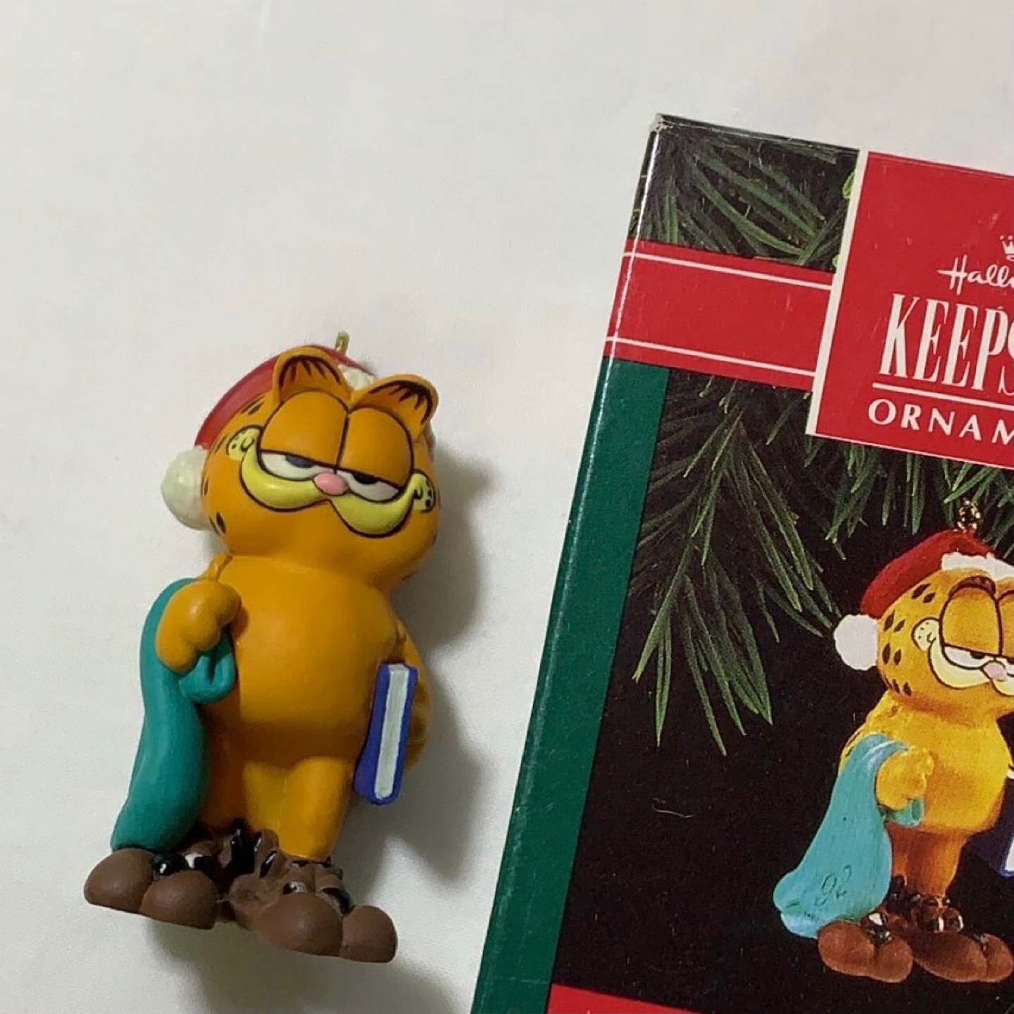 🎅🏻📘