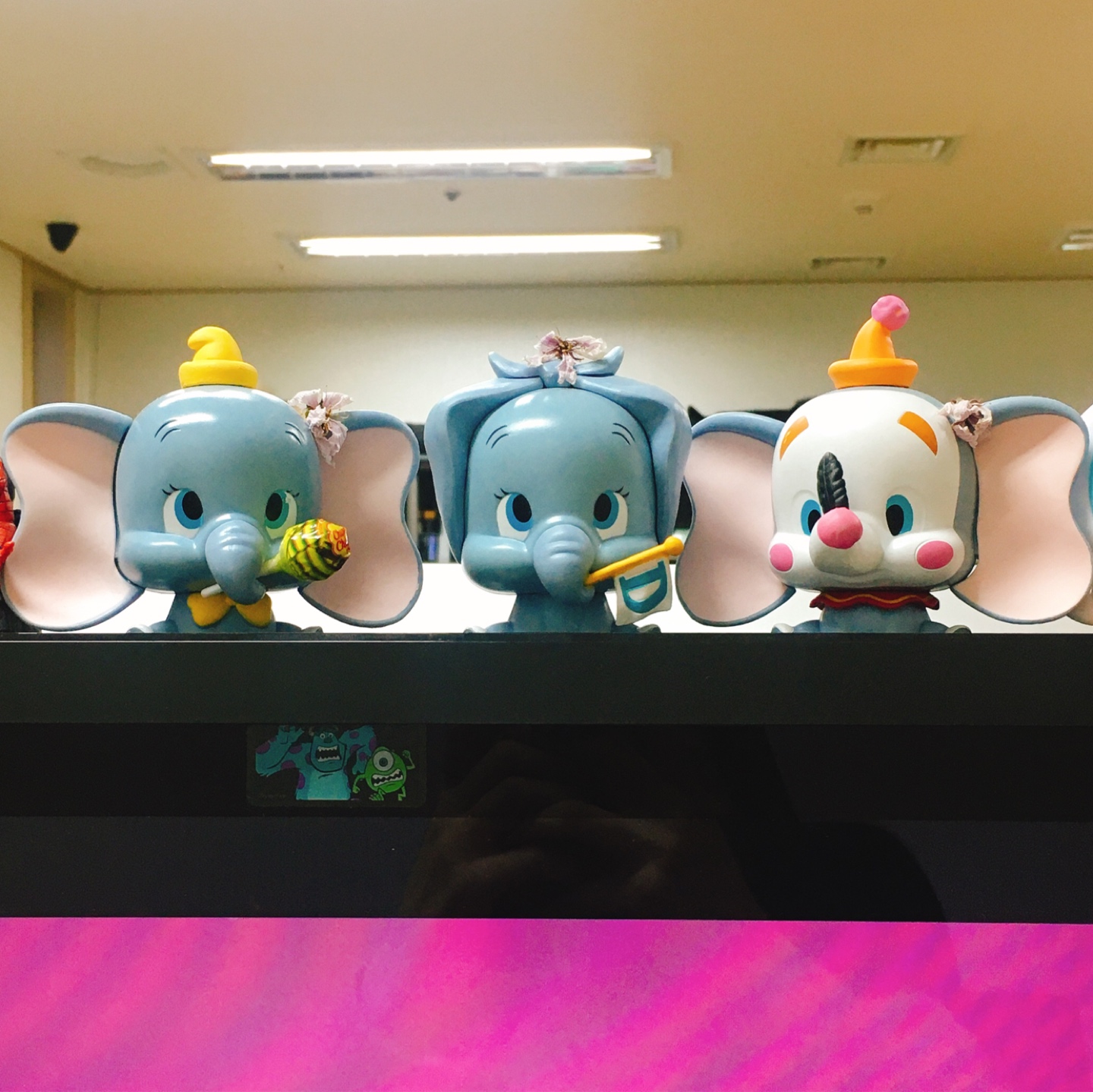 벚꽃잎 줍줍할때만해도 
김윤아_봄날은간다 였는데~~🥰