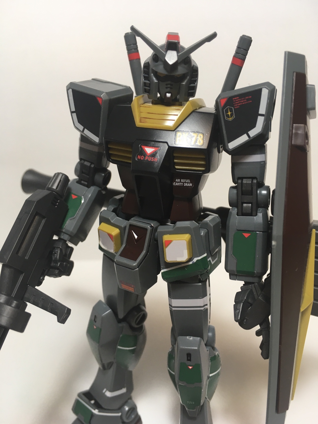 HG 21세기 리얼타입 건담 리바이브