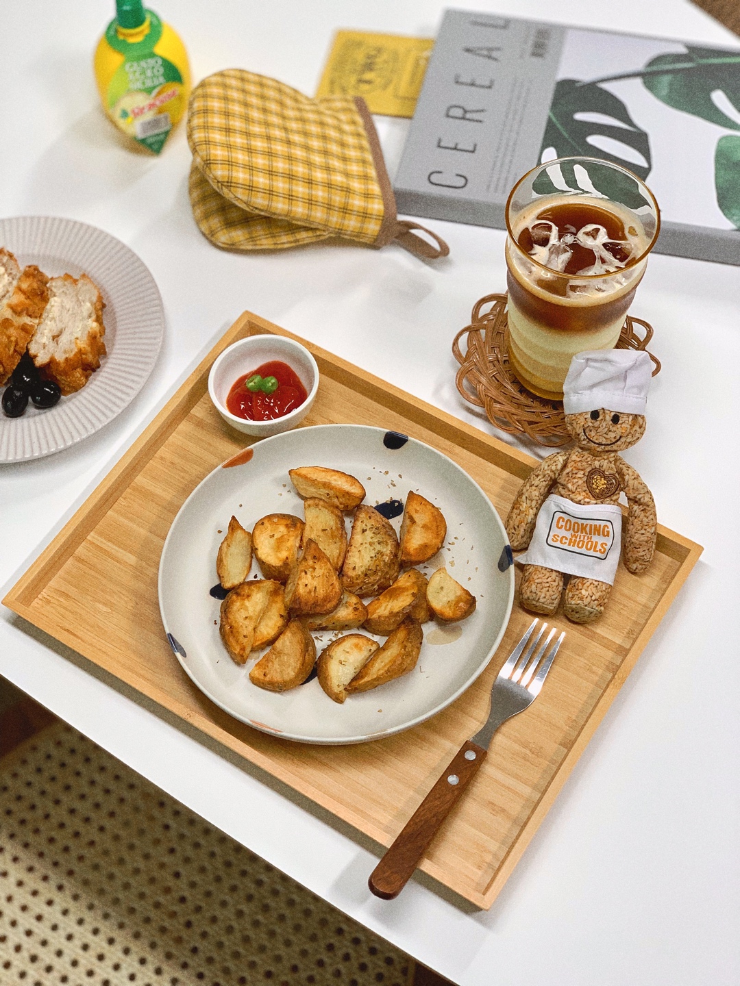 [홈카페] [집꾸템] 웨지포테토랑🤎
요리사 아저씨🧑🏻‍🍳
