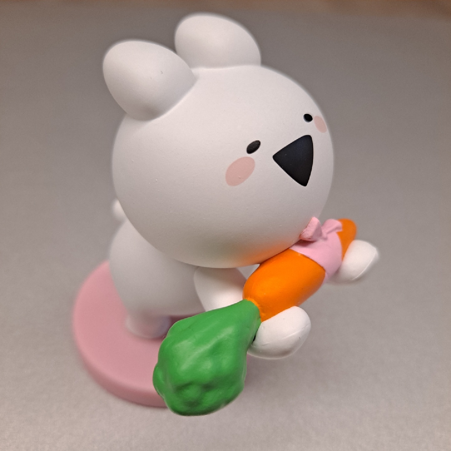 오버액션토끼 피규어