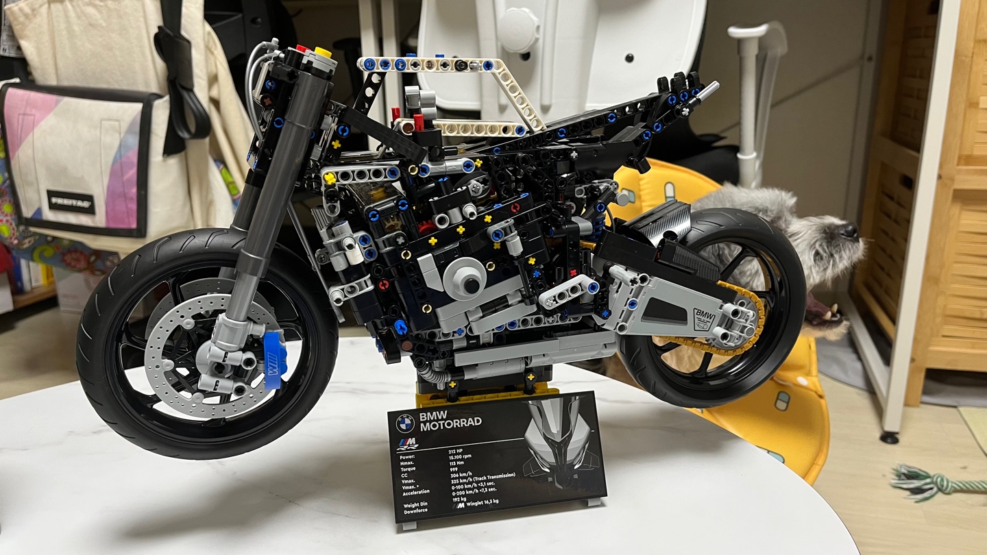 레고 BMW M 1000 RR 조립중!