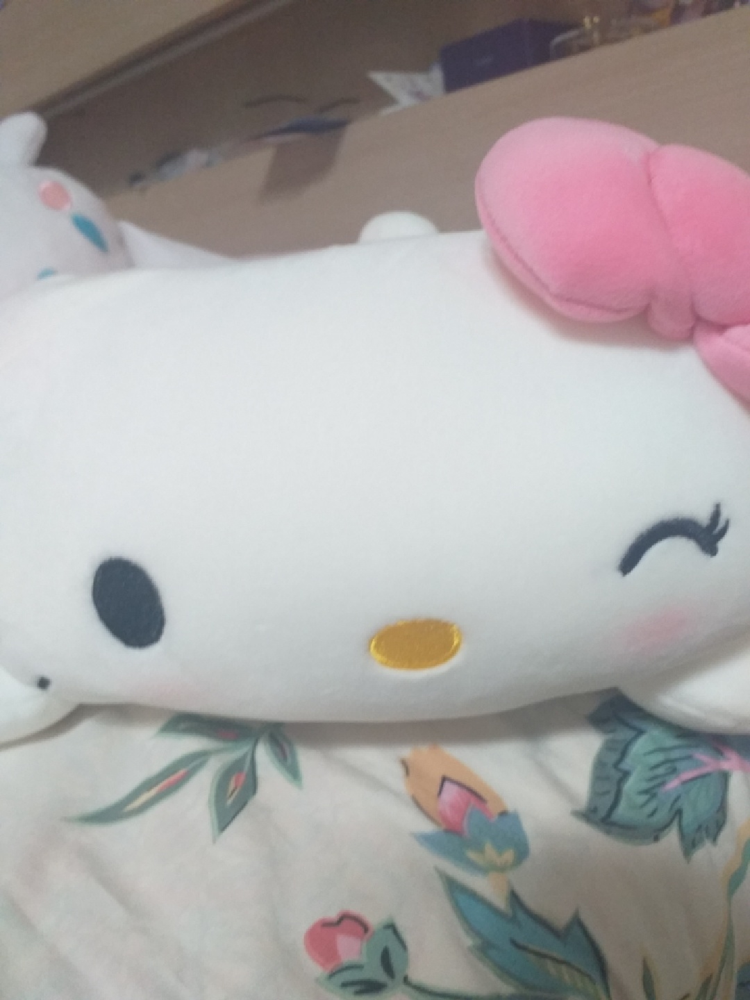 헬로키티 쿠션