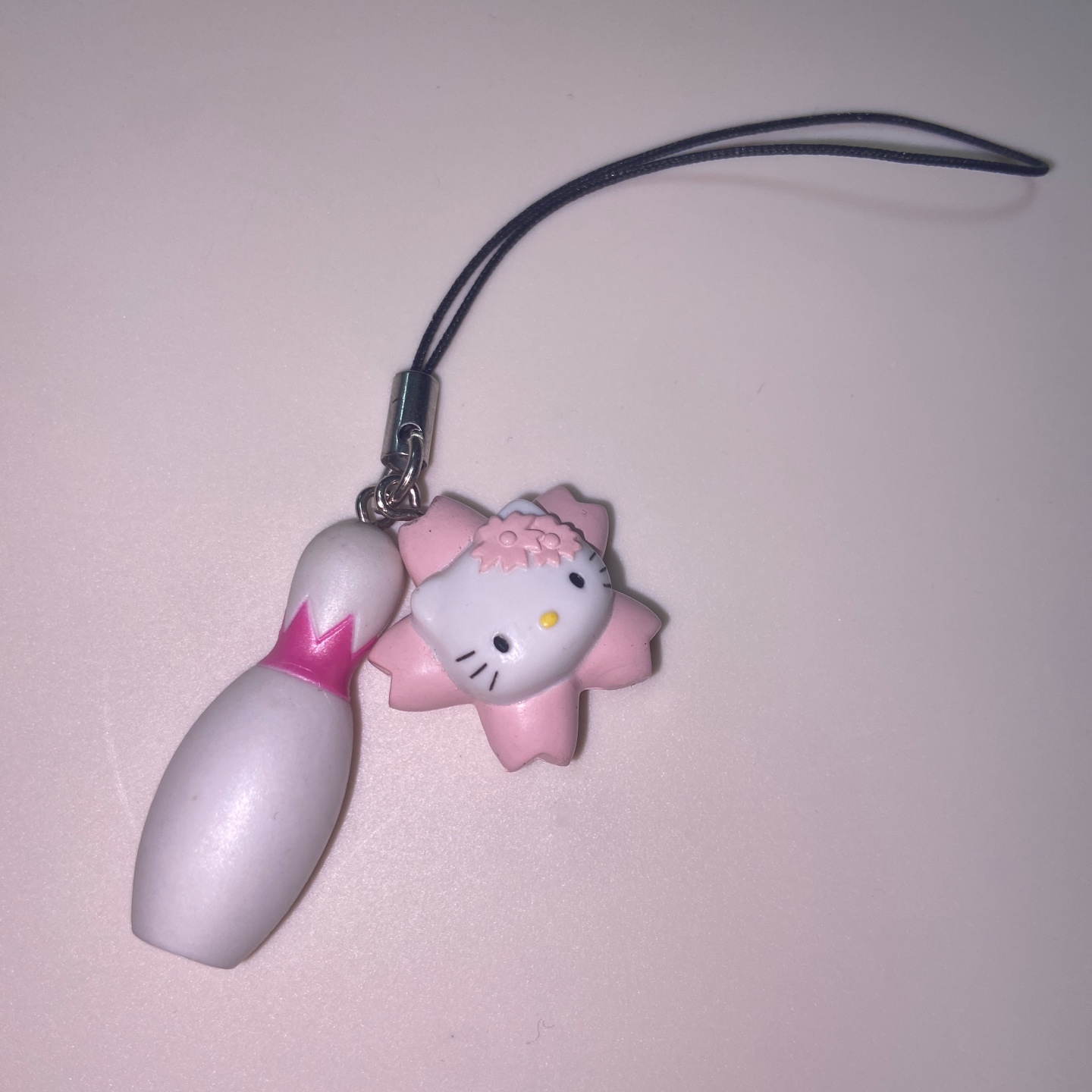 라운드원 벚꽃 키티