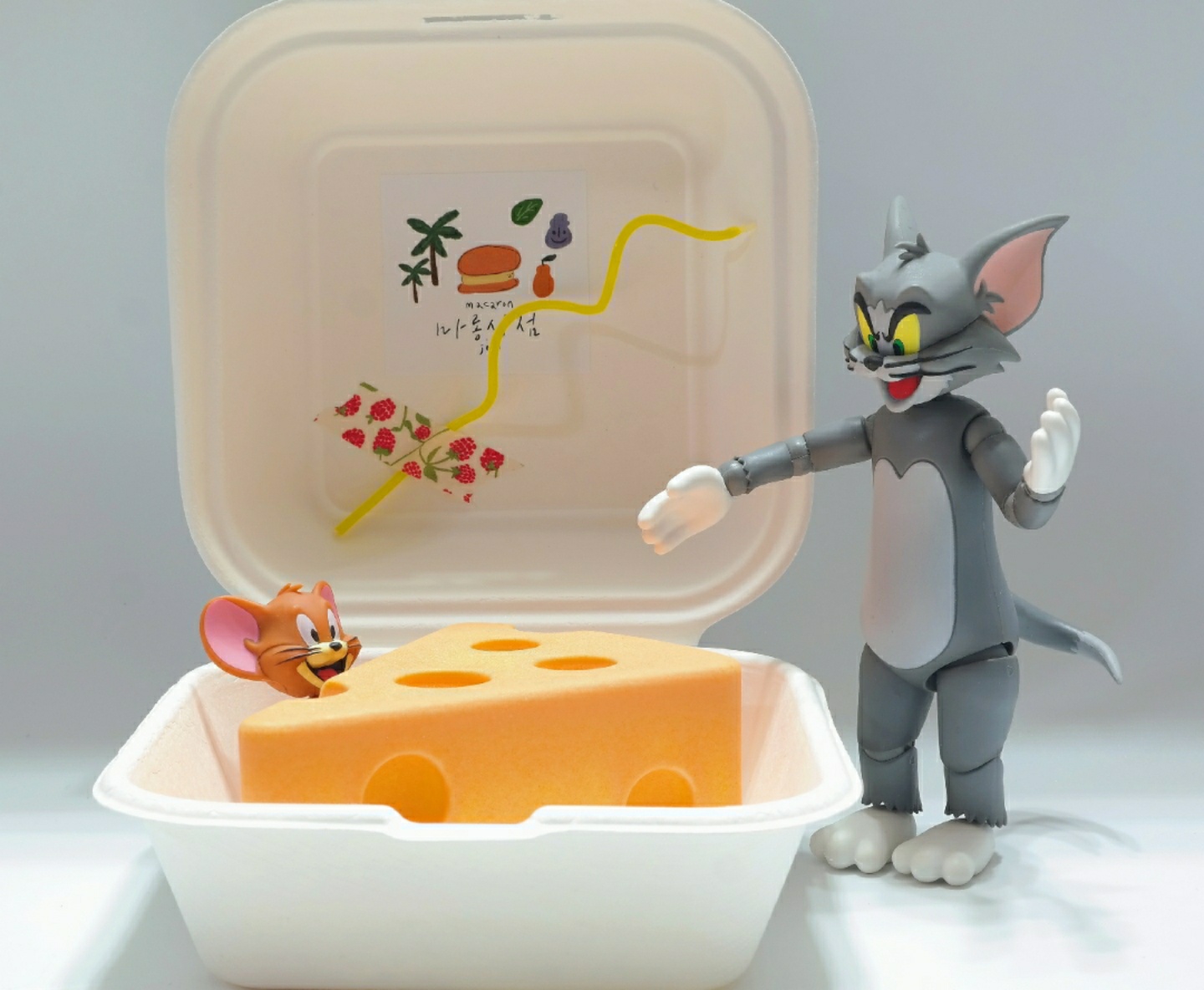 TOM & JERRY