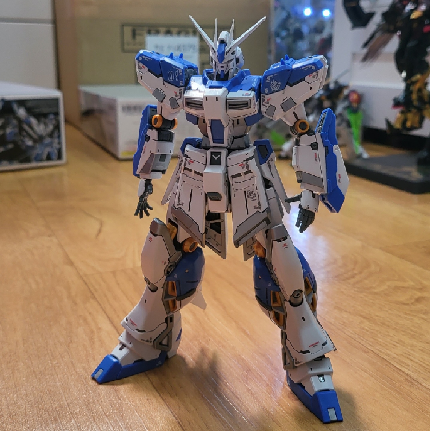 RG Hi-ν 건담