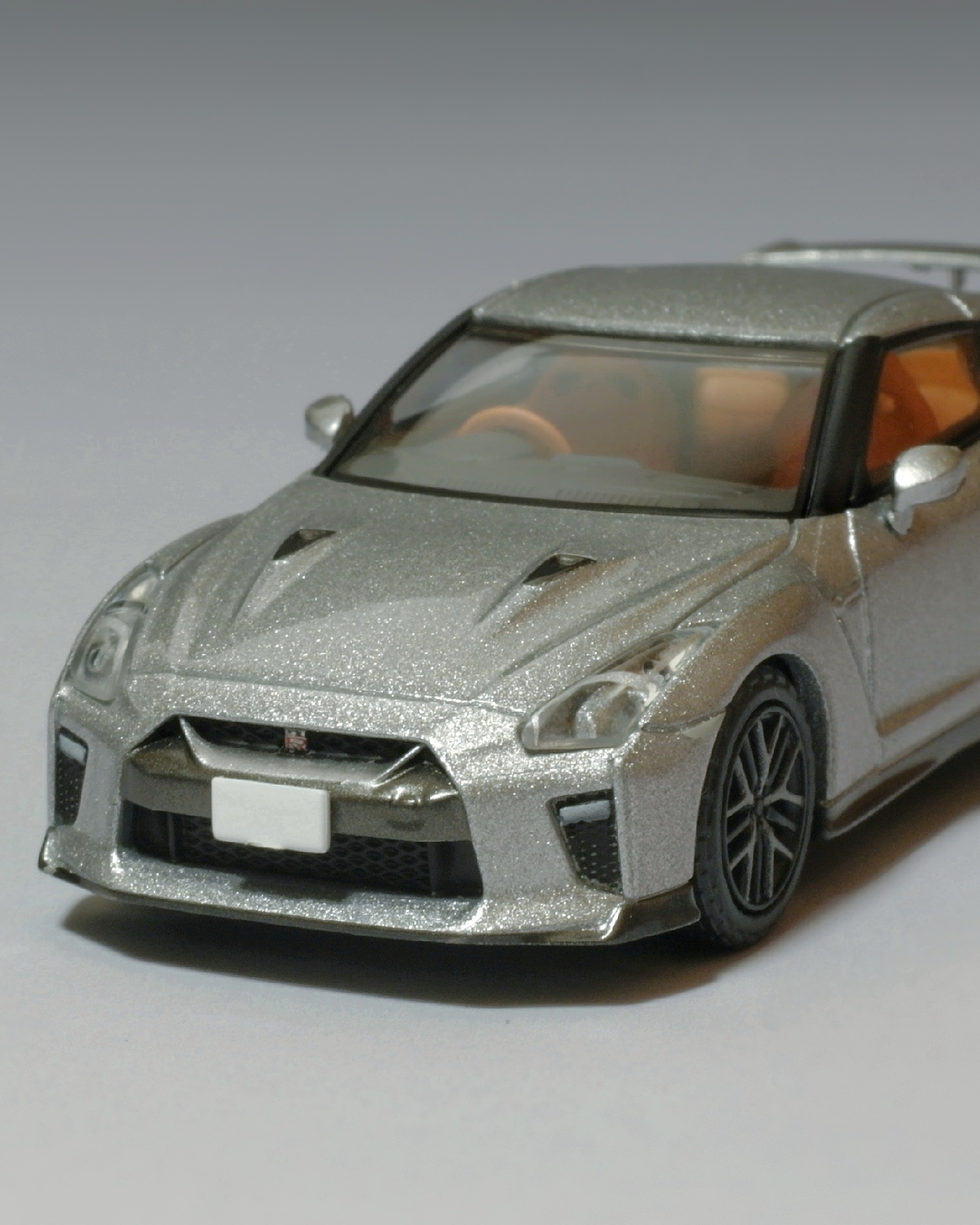 1/64 TLV 2017 R35 GT-R