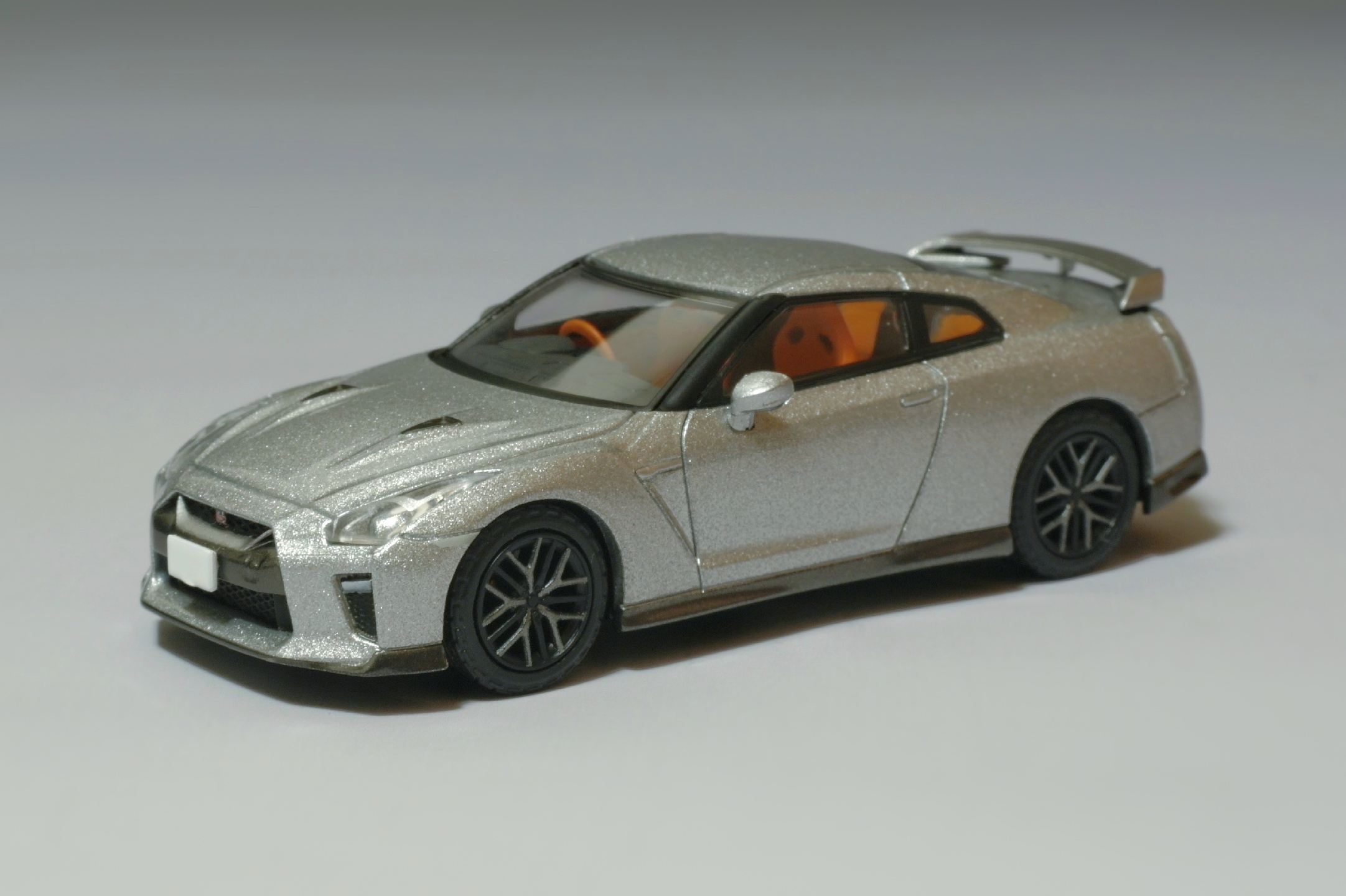 1/64 TLV 2017 R35 GT-R