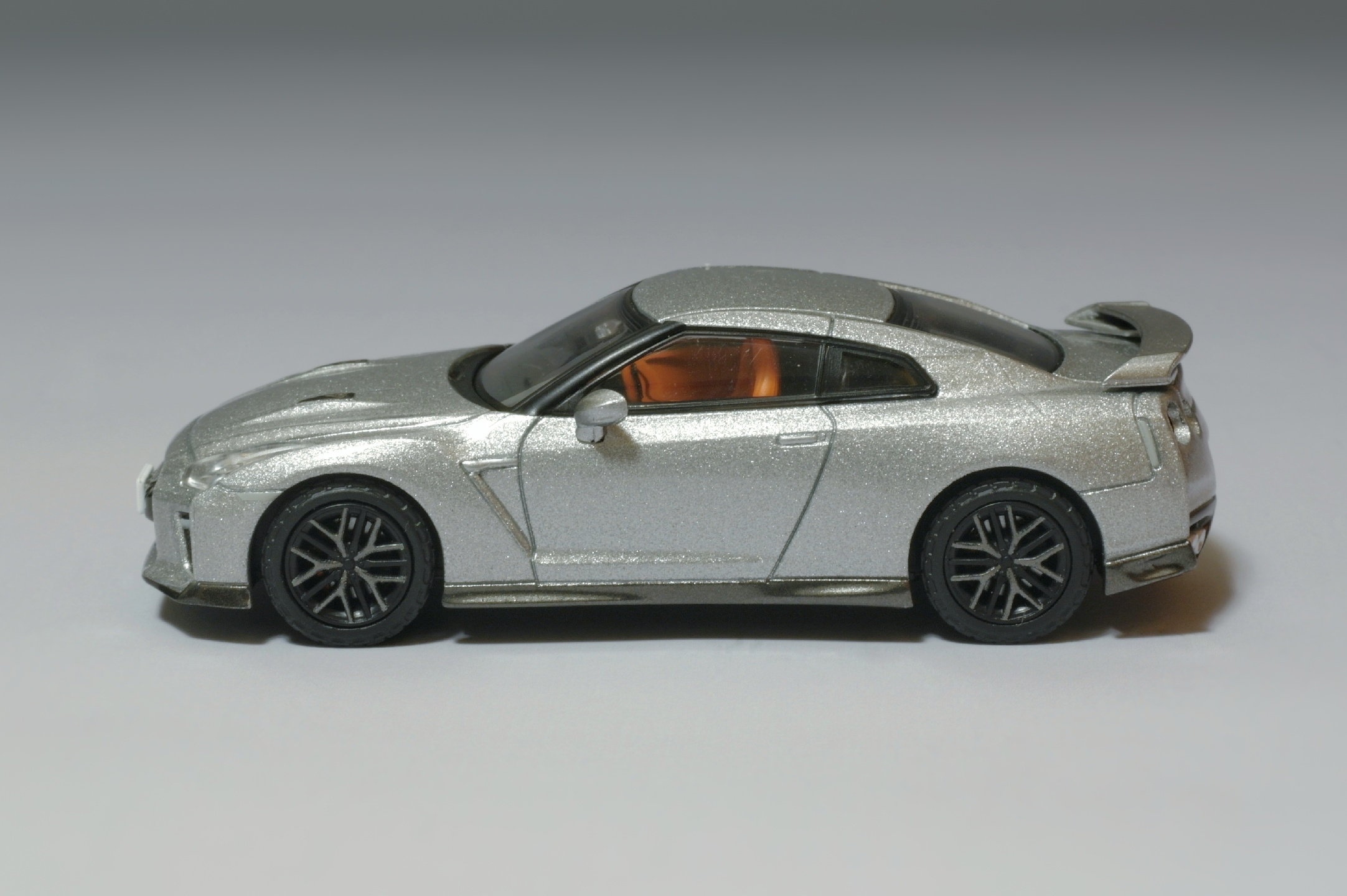 1/64 TLV 2017 R35 GT-R