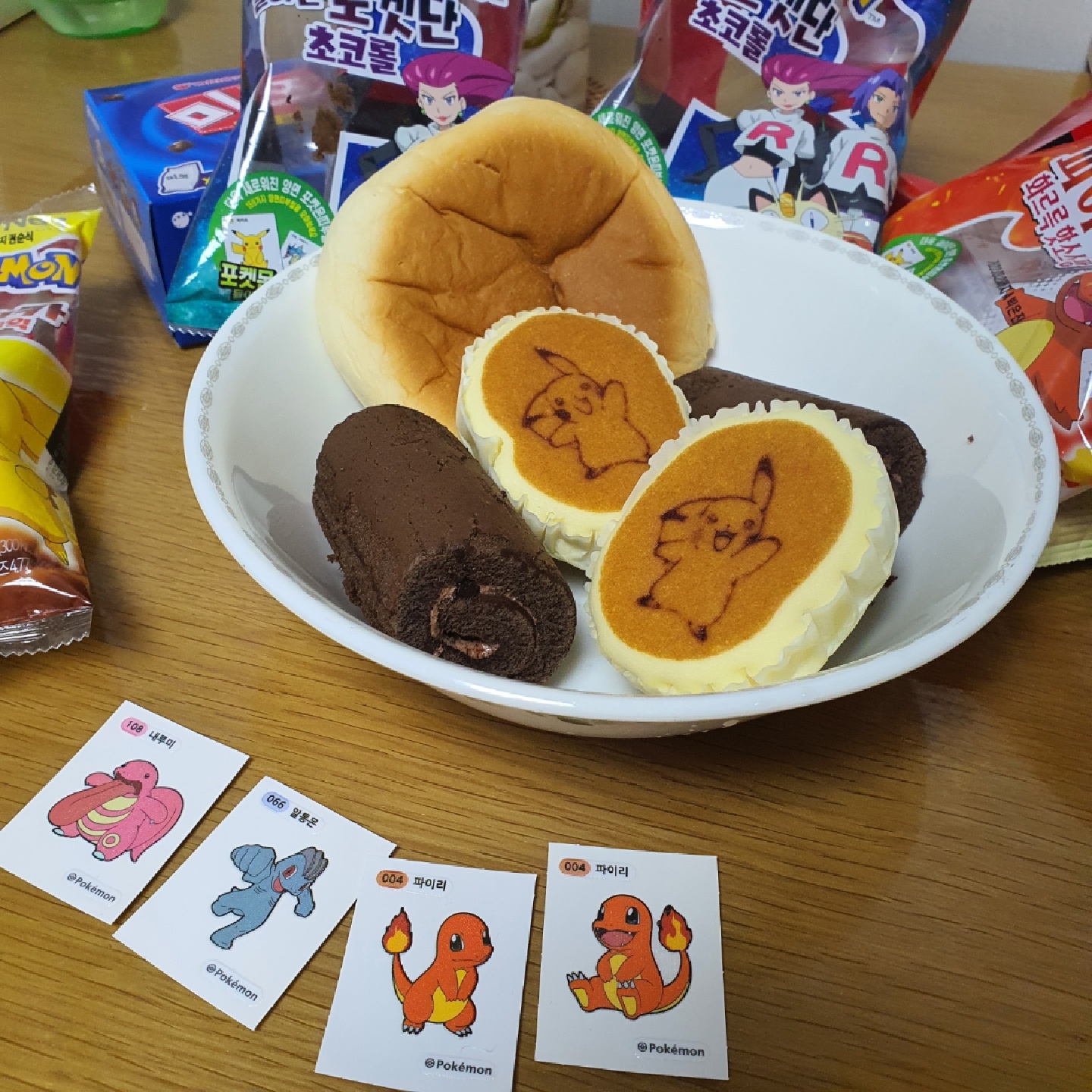 띠부띠부실 + 포켓몬빵