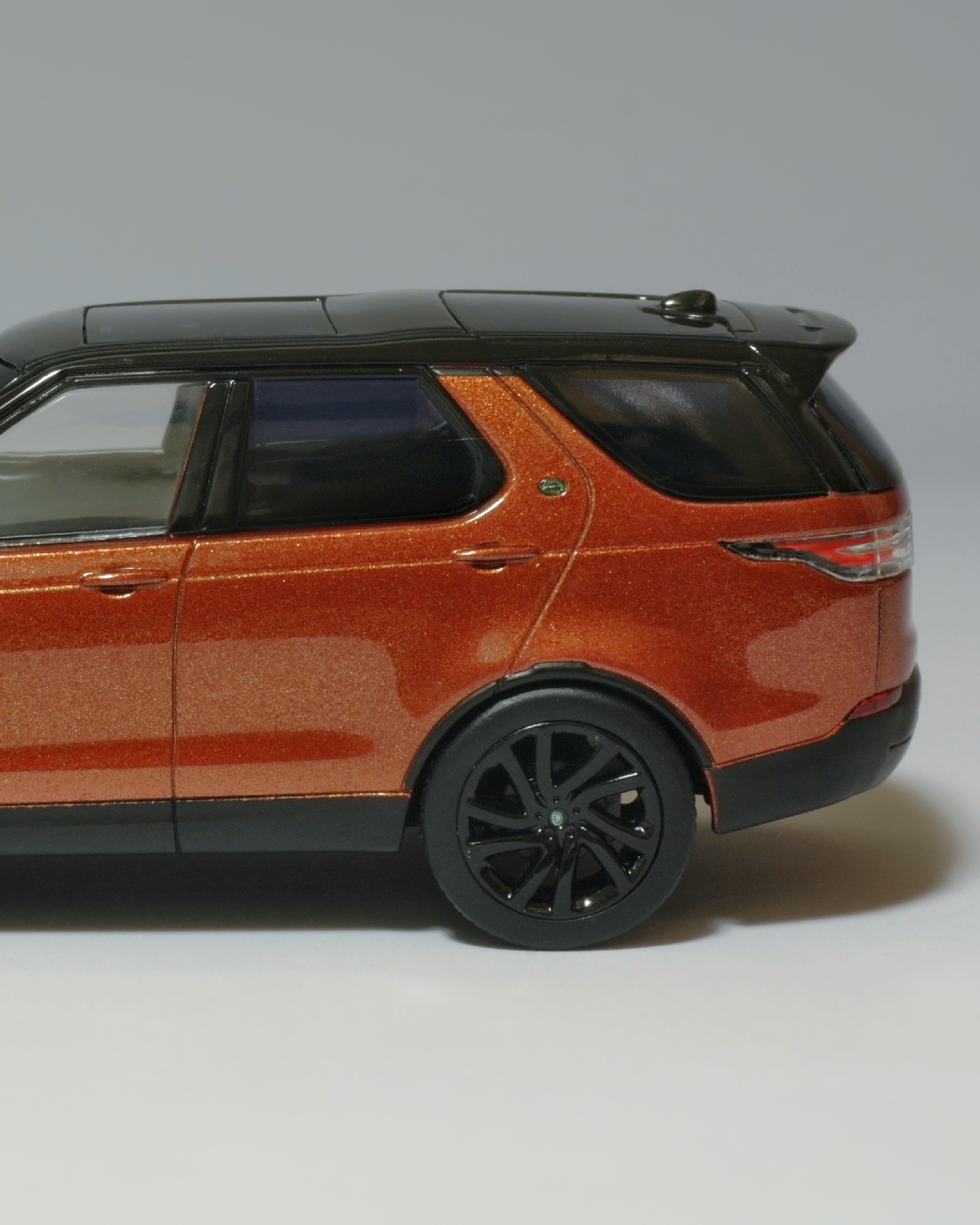 1/43 TSM 2017 Land Rover Discovery First Edition