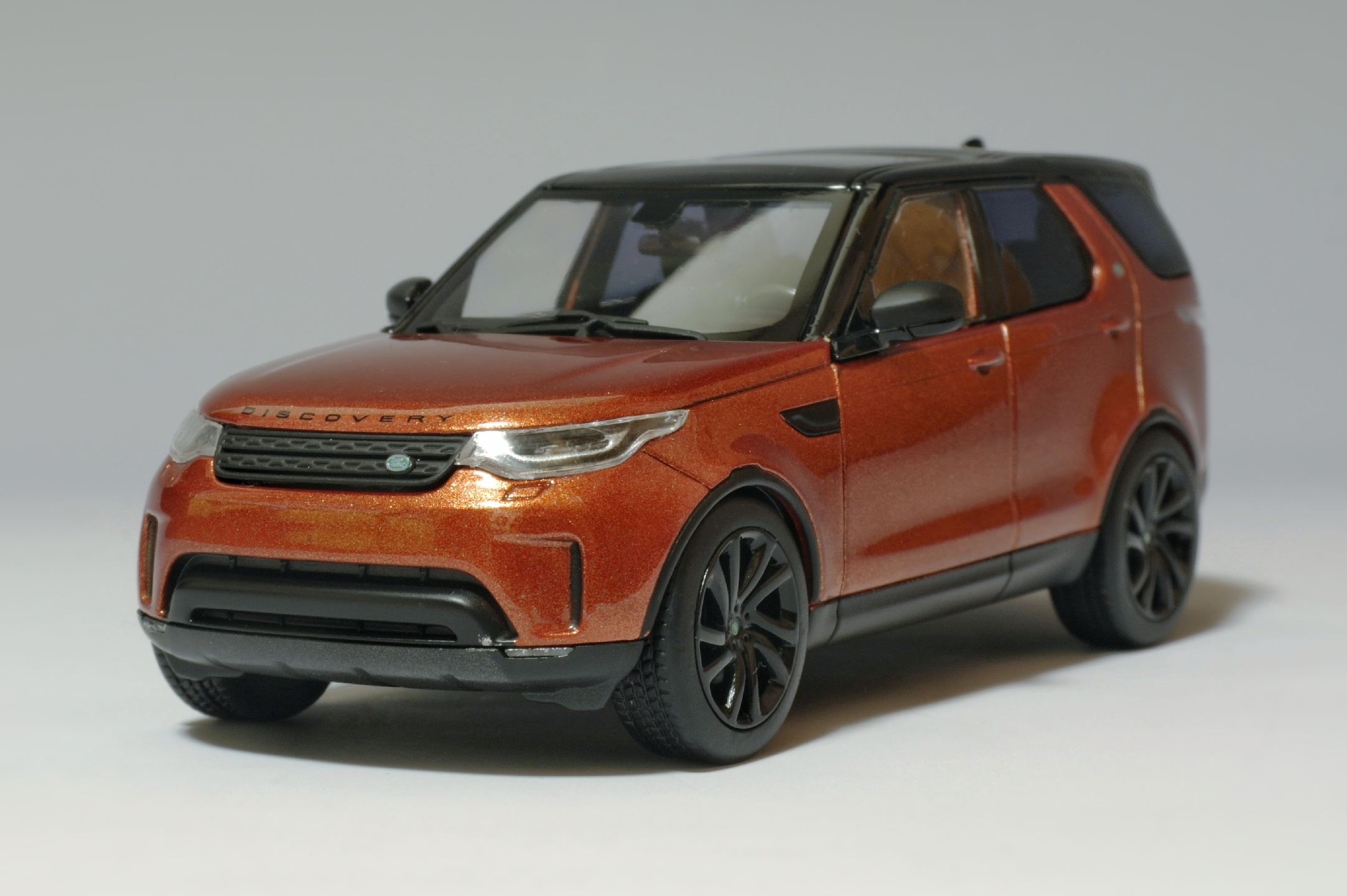 1/43 TSM 2017 Land Rover Discovery First Edition