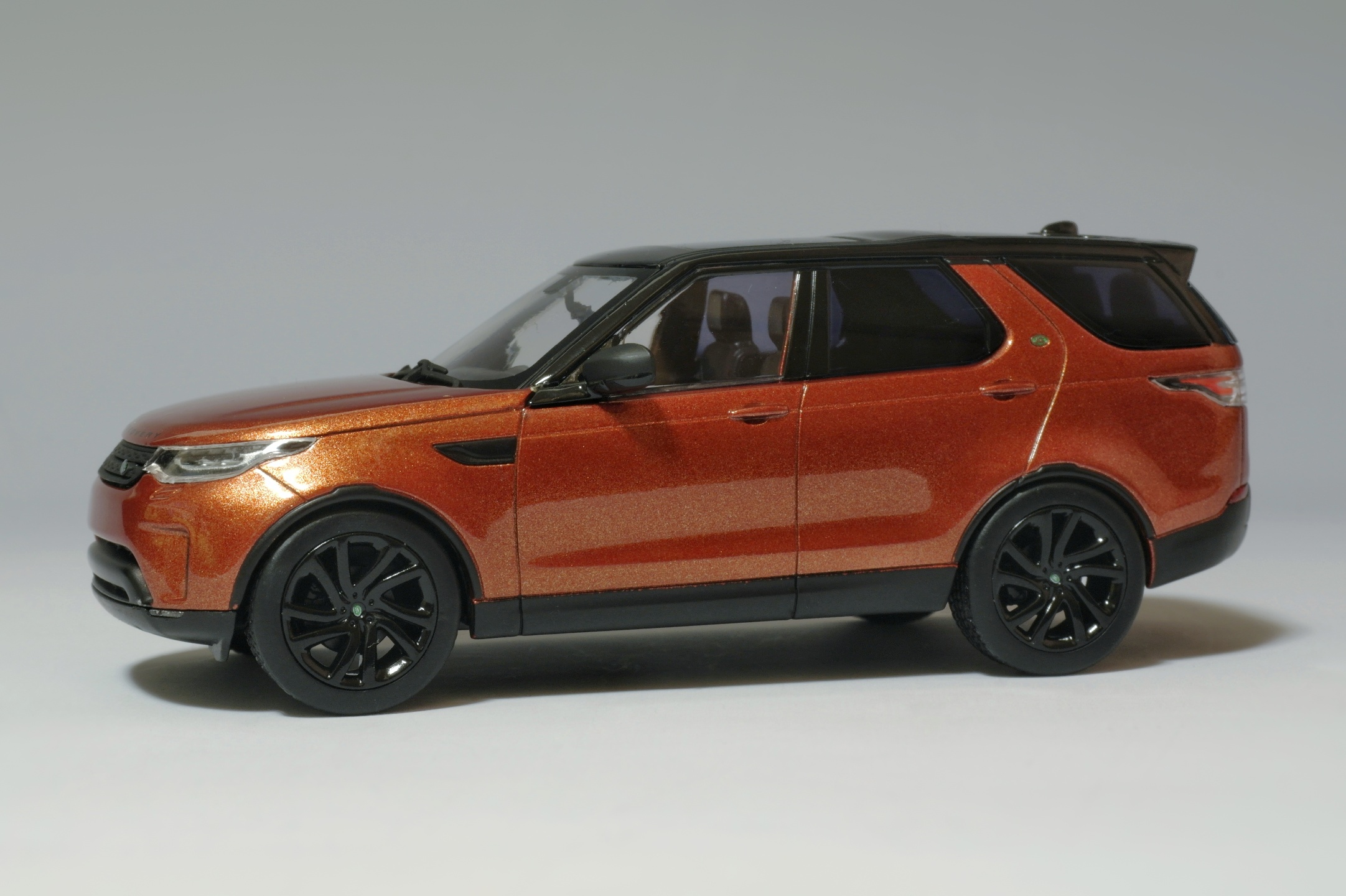 1/43 TSM 2017 Land Rover Discovery First Edition