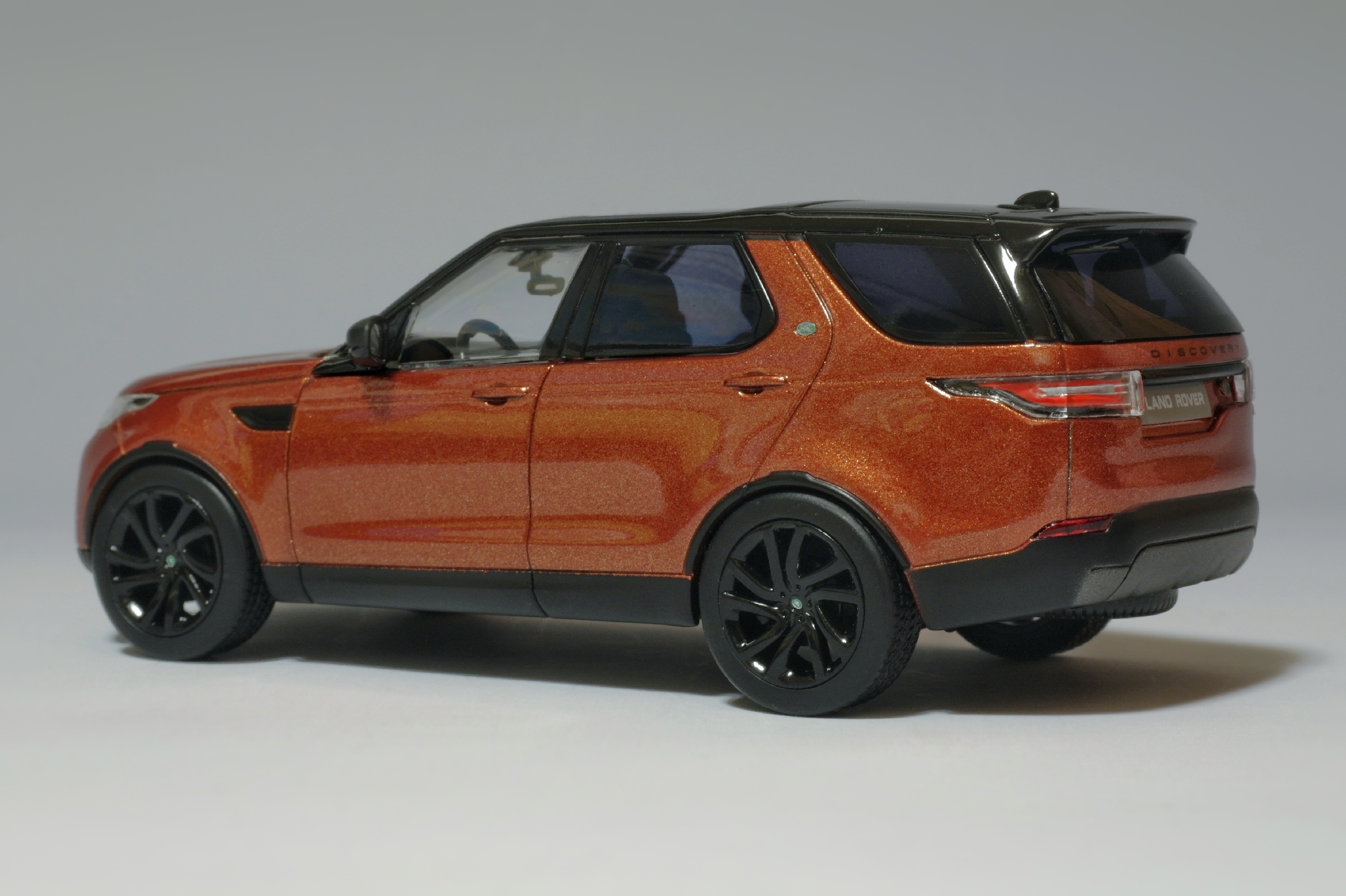 1/43 TSM 2017 Land Rover Discovery First Edition