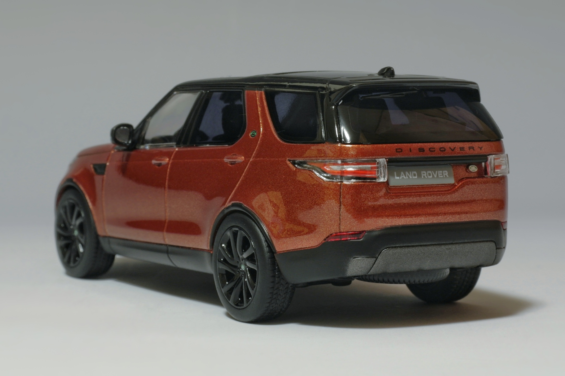 1/43 TSM 2017 Land Rover Discovery First Edition