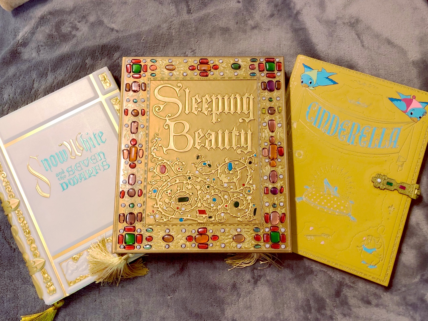 Replica storybook