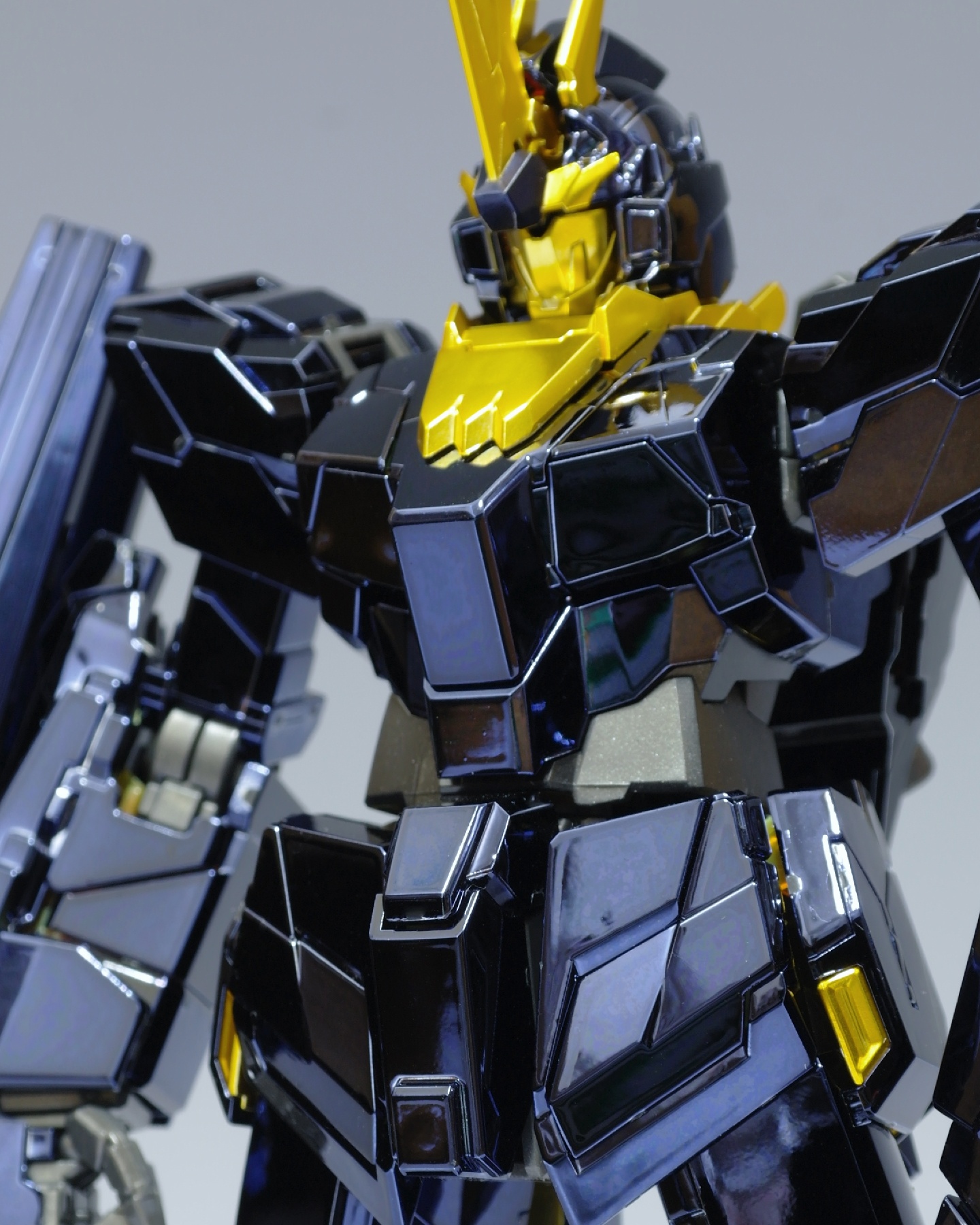 1/100 MG RX-0 Unicorn Gundam 02 Banshee Titanium Finish