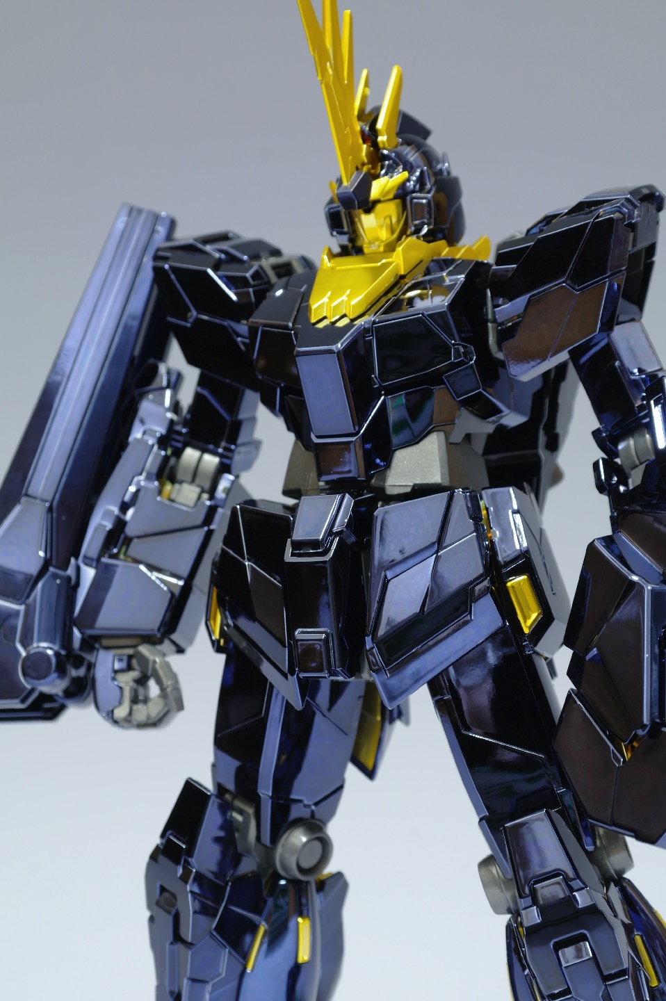 1/100 MG RX-0 Unicorn Gundam 02 Banshee Titanium Finish