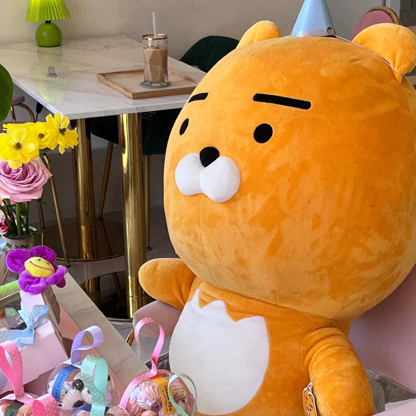 꼬깔모자 쓴 라이언🥳