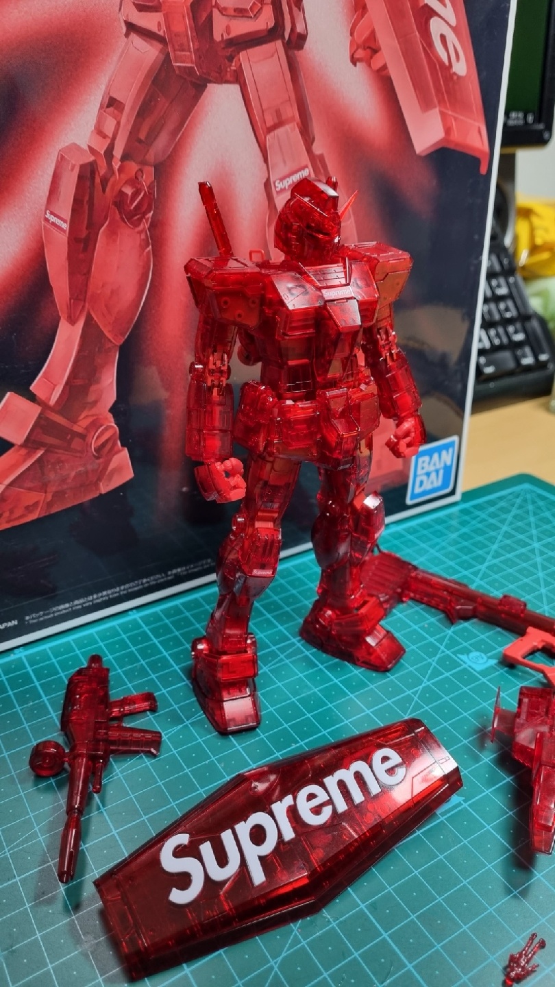 프라모델 조립 대행 : MG 퍼스트 건담 3.0 Supreme 콜라보 한정판 의뢰 완료!