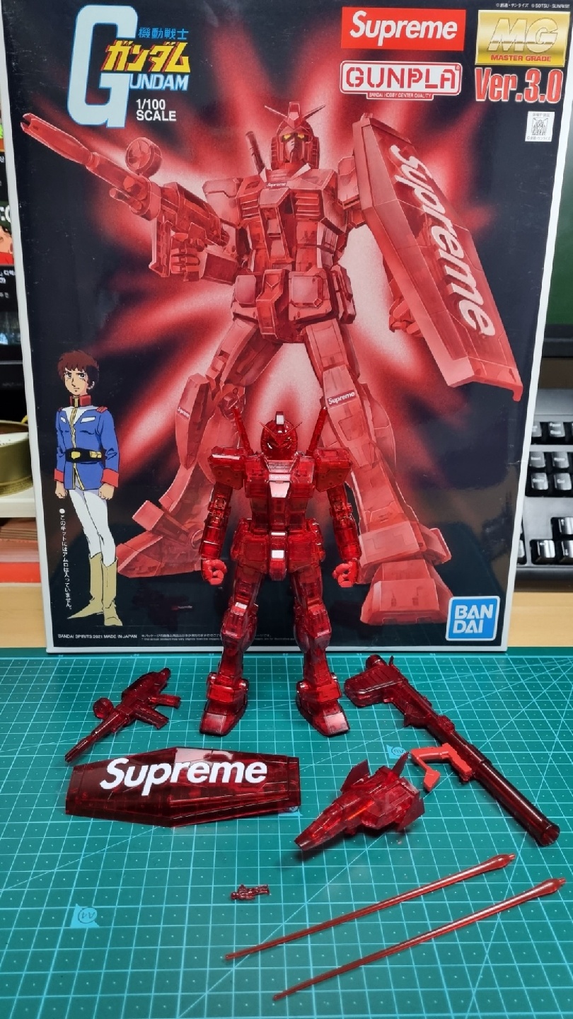 프라모델 조립 대행 : MG 퍼스트 건담 3.0 Supreme 콜라보 한정판 의뢰 완료!