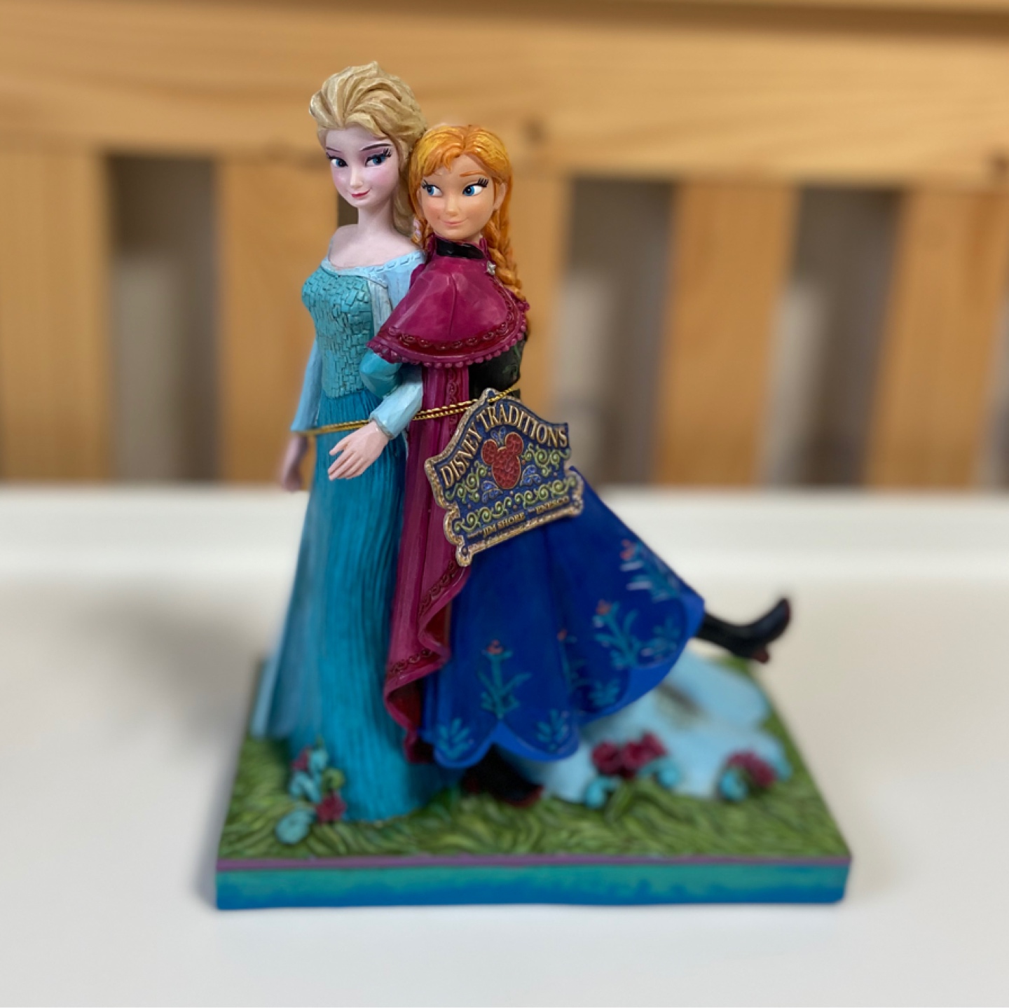 ❄️Disney Showcase collection enesco frozen “Sister Forever”❄️