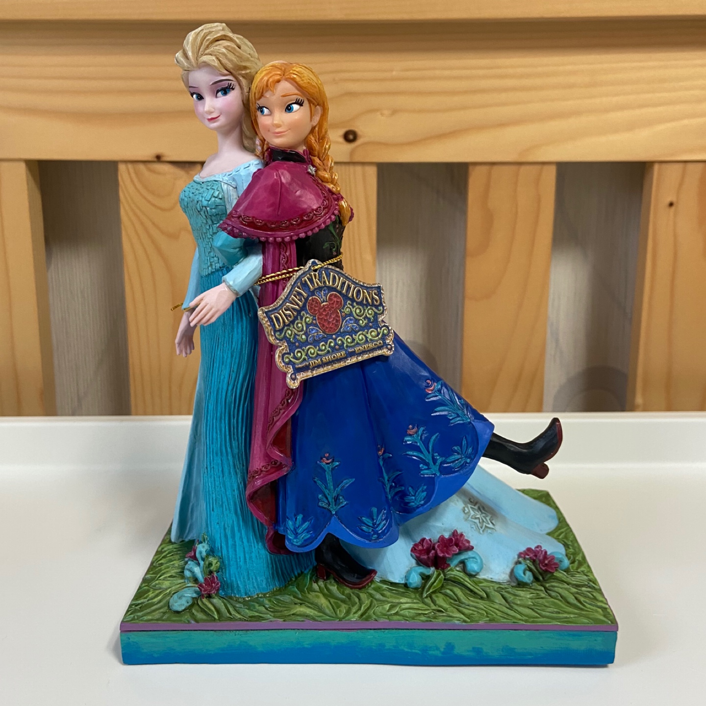 ❄️Disney Showcase collection enesco frozen “Sister Forever”❄️