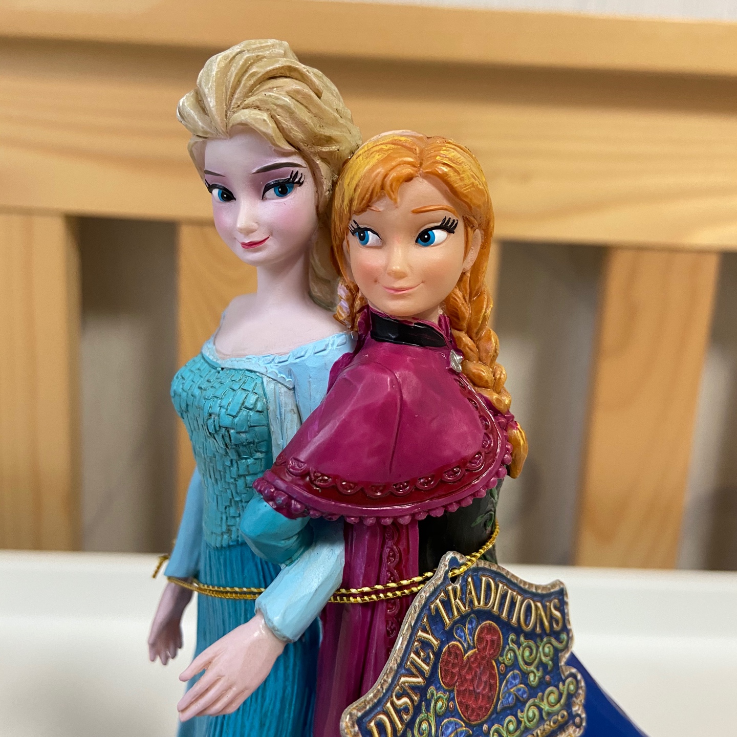❄️Disney Showcase collection enesco frozen “Sister Forever”❄️