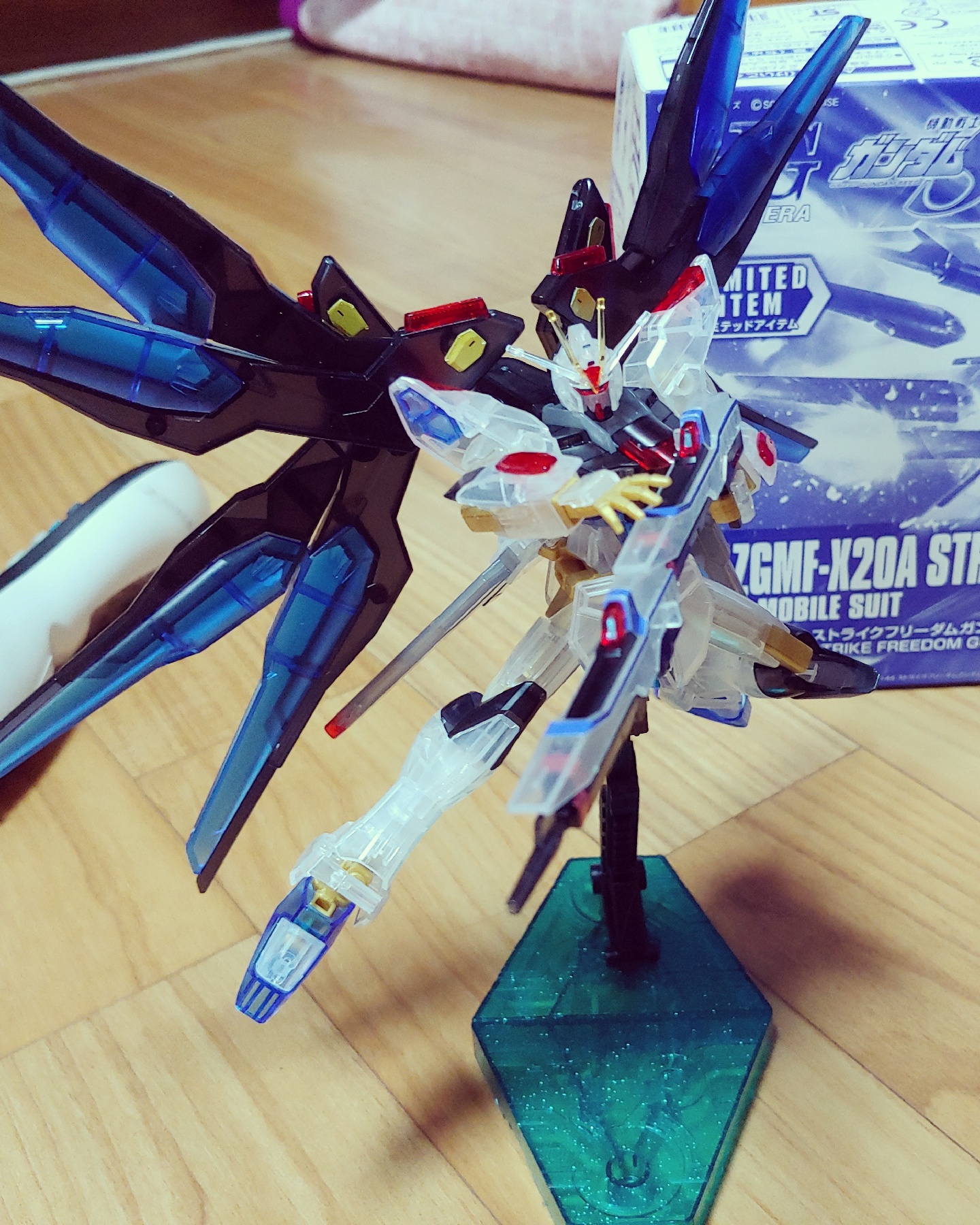 HG 스트라이크 프리덤 클리어파츠버전.