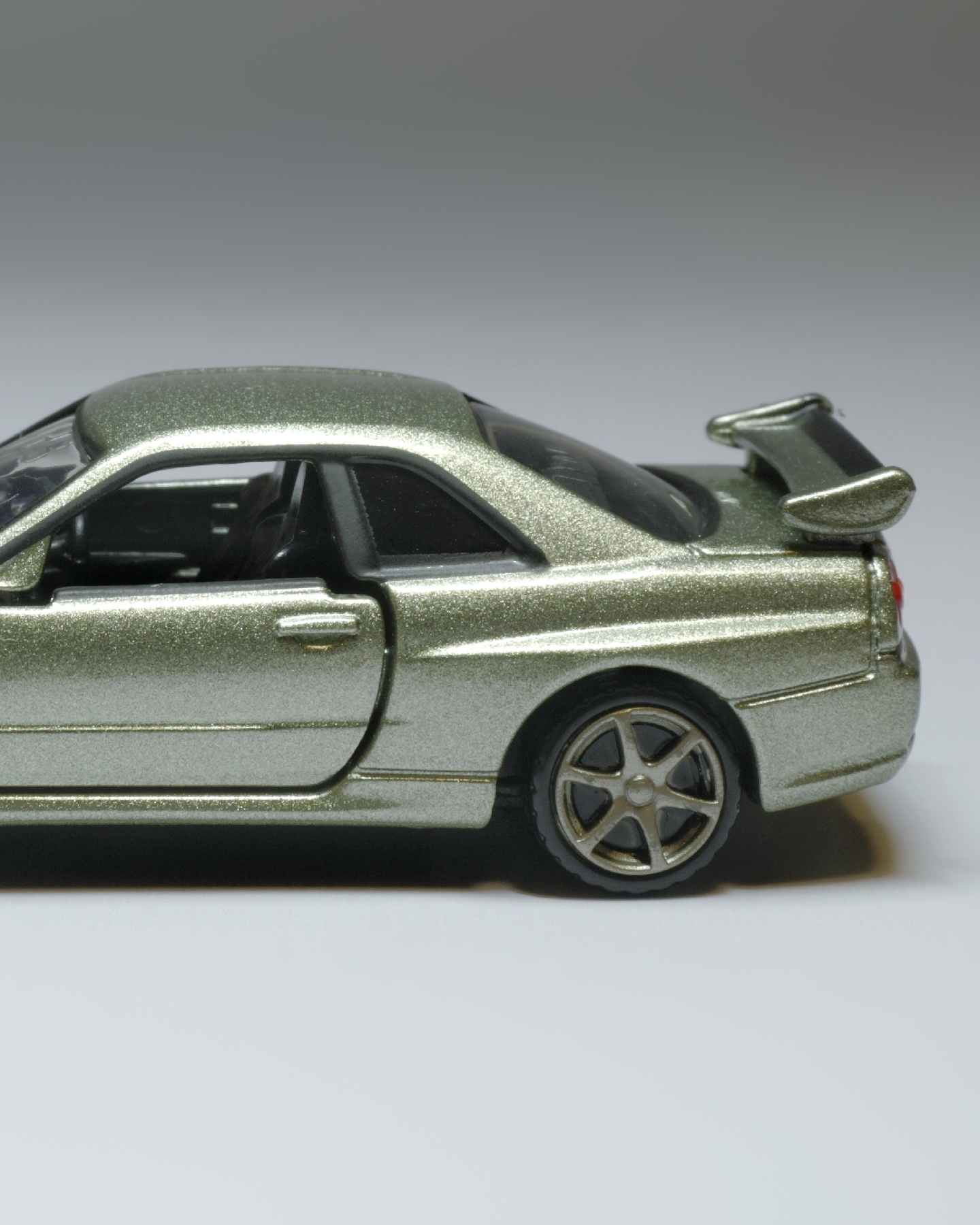 1/62 Tomica Premium R34 GT-R V-Spec II Nür Shop Original Model