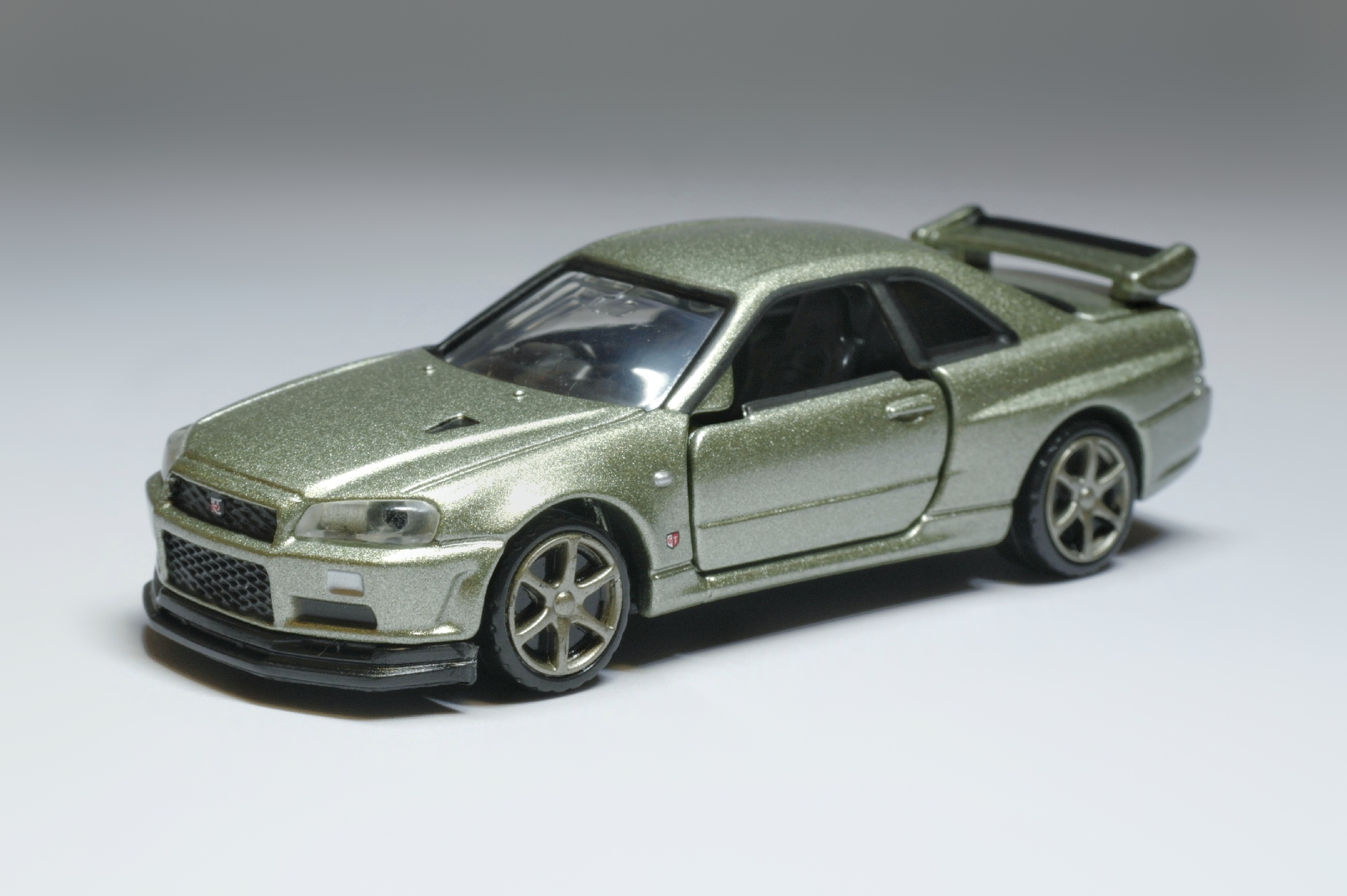 1/62 Tomica Premium R34 GT-R V-Spec II Nür Shop Original Model