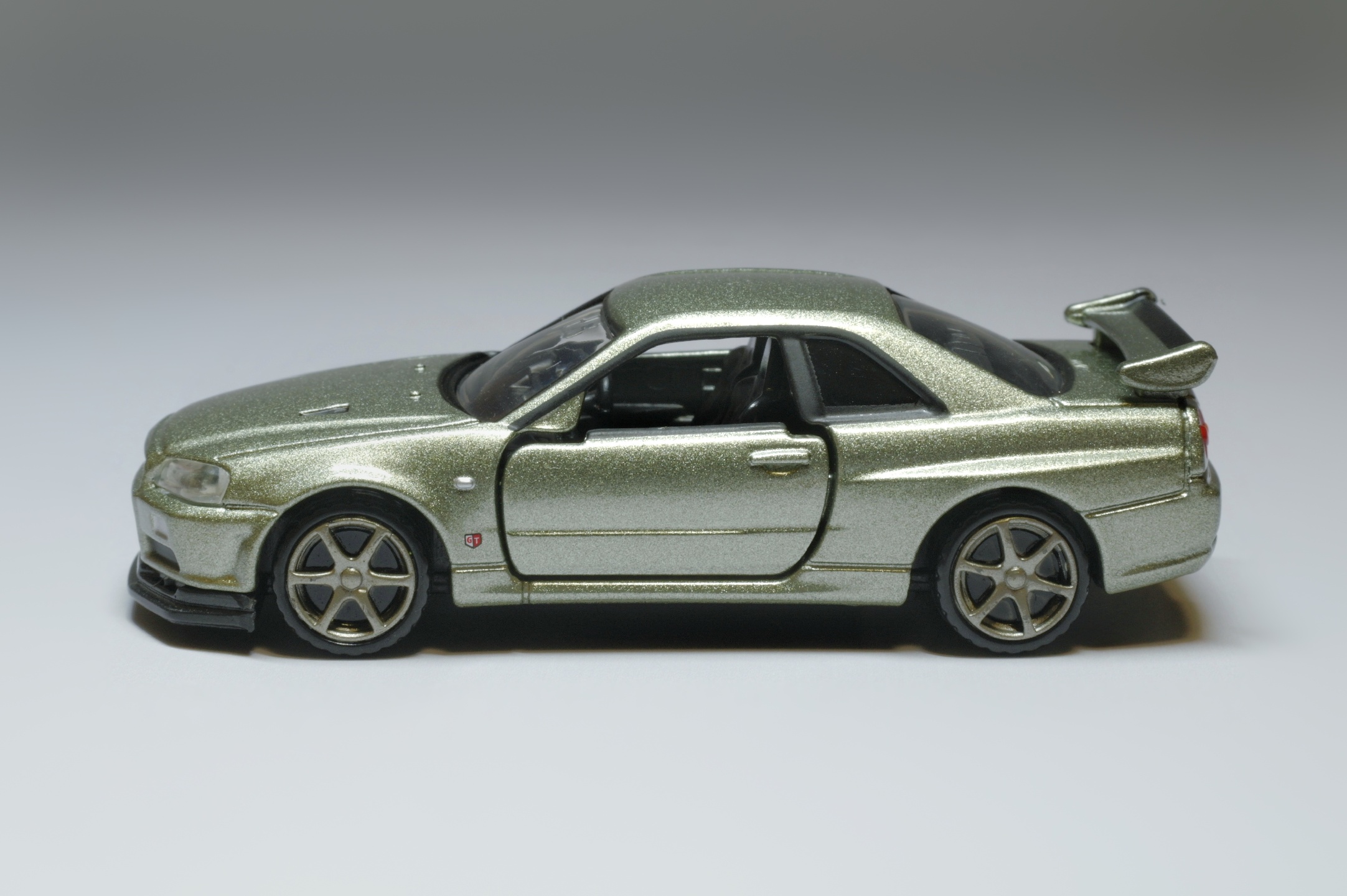 1/62 Tomica Premium R34 GT-R V-Spec II Nür Shop Original Model