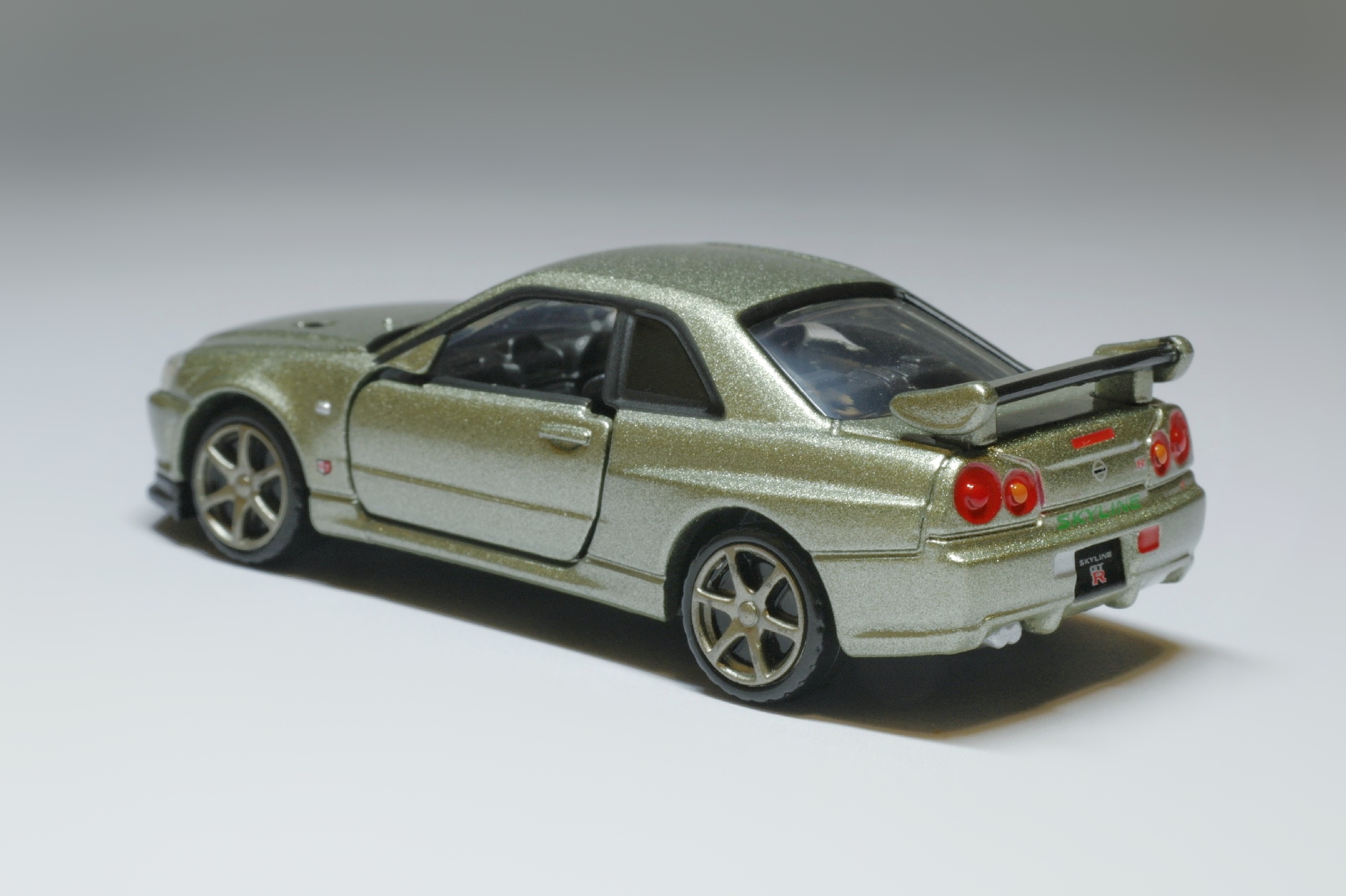 1/62 Tomica Premium R34 GT-R V-Spec II Nür Shop Original Model