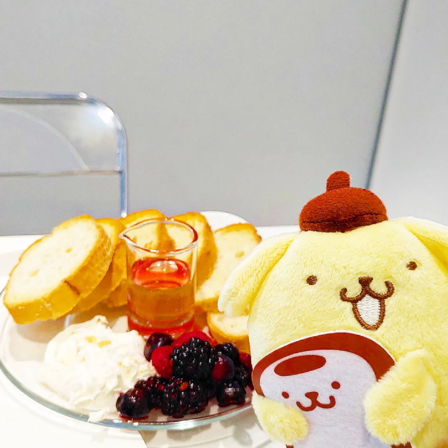 빵에 카이막을 발라먹을 생각에 잔뜩 신난 푸린이!