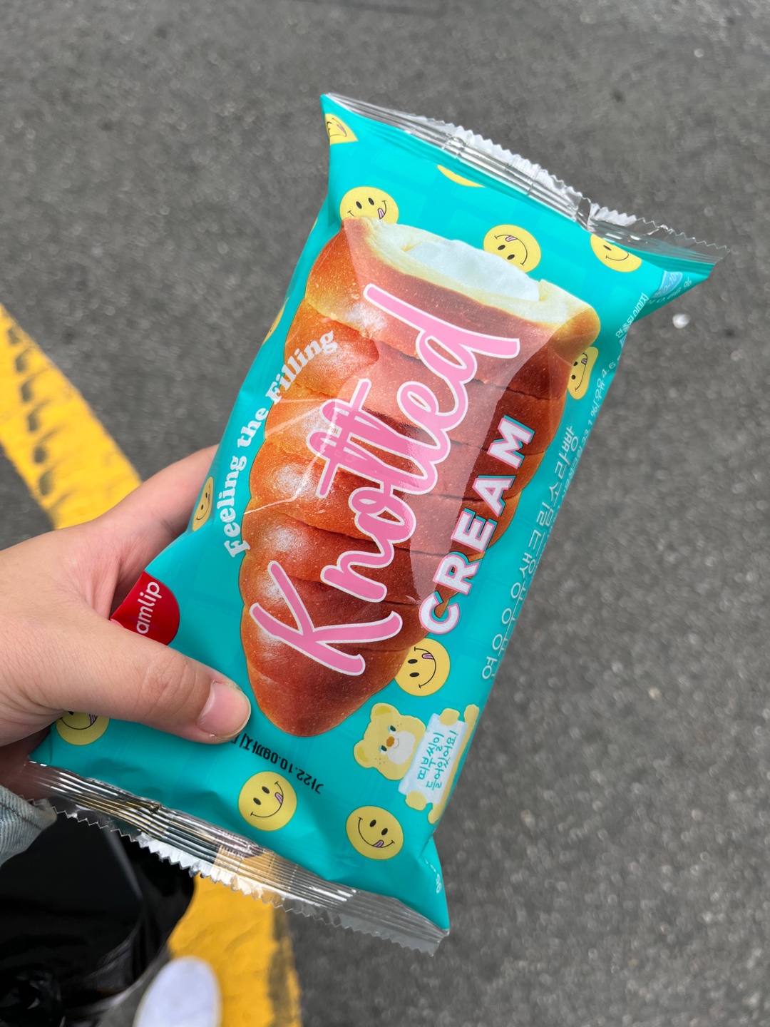 노티드 빵