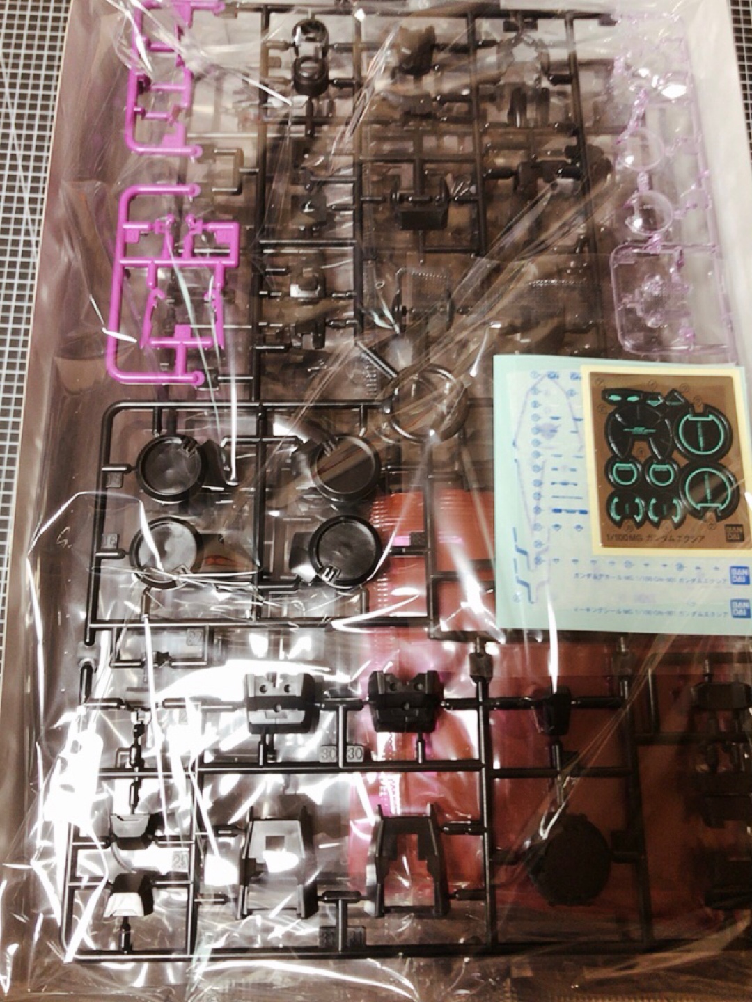 MG 1/100 GN-001 건담 엑시아 [리서큘레이션 컬러/네온 퍼플]