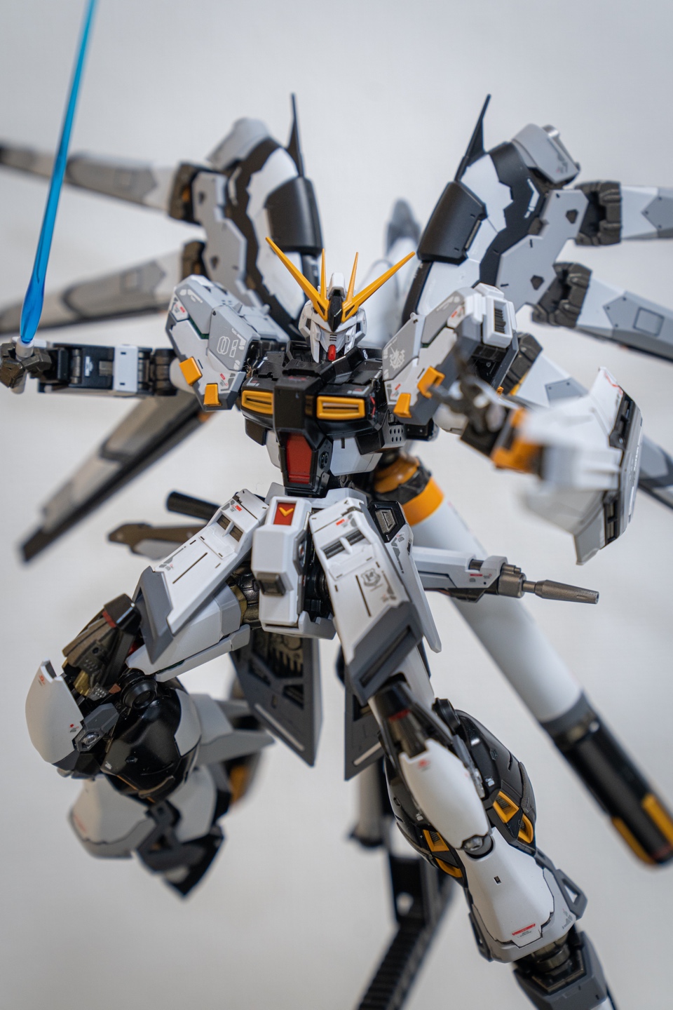  RG 하이뉴(뉴건담 컬러)